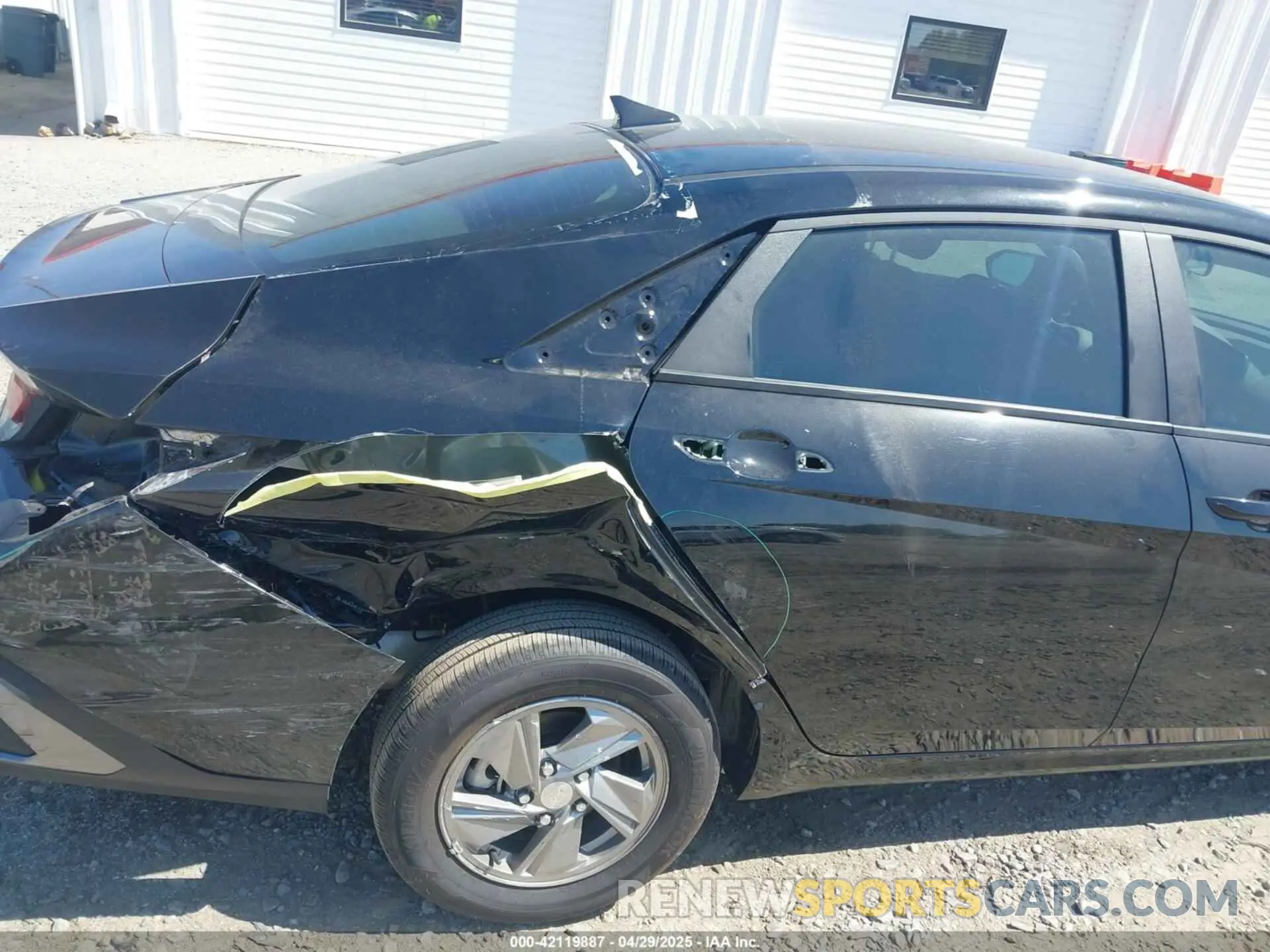 18 fotografías del automóvil dañado KMHLL4DG2SU860153 HYUNDAI ELANTRA 2025