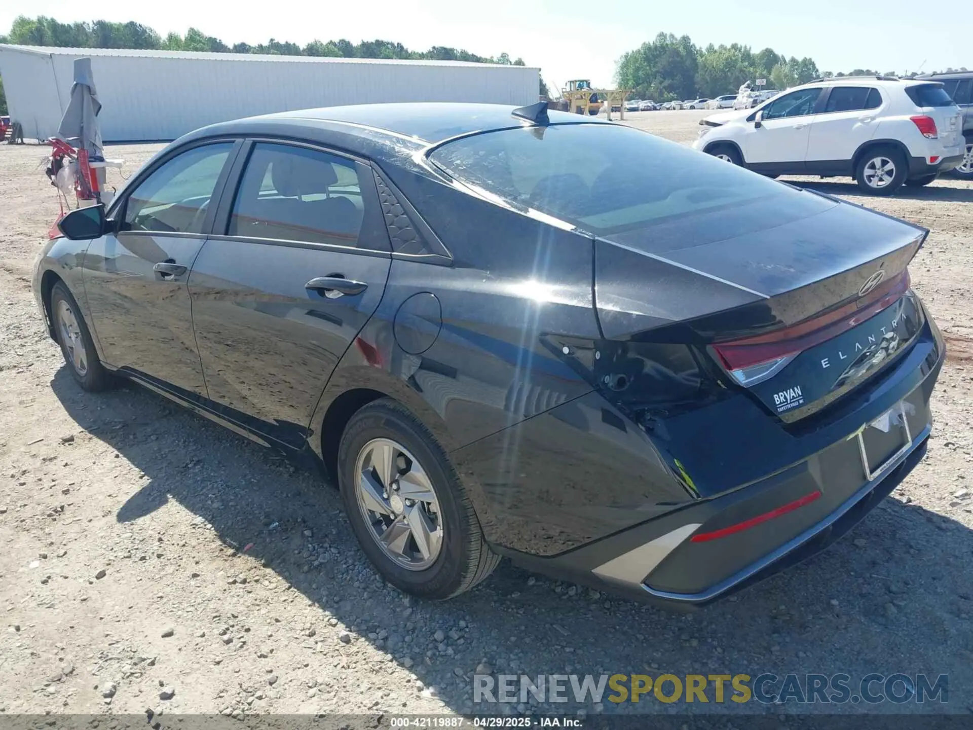 3 fotografías del automóvil dañado KMHLL4DG2SU860153 HYUNDAI ELANTRA 2025