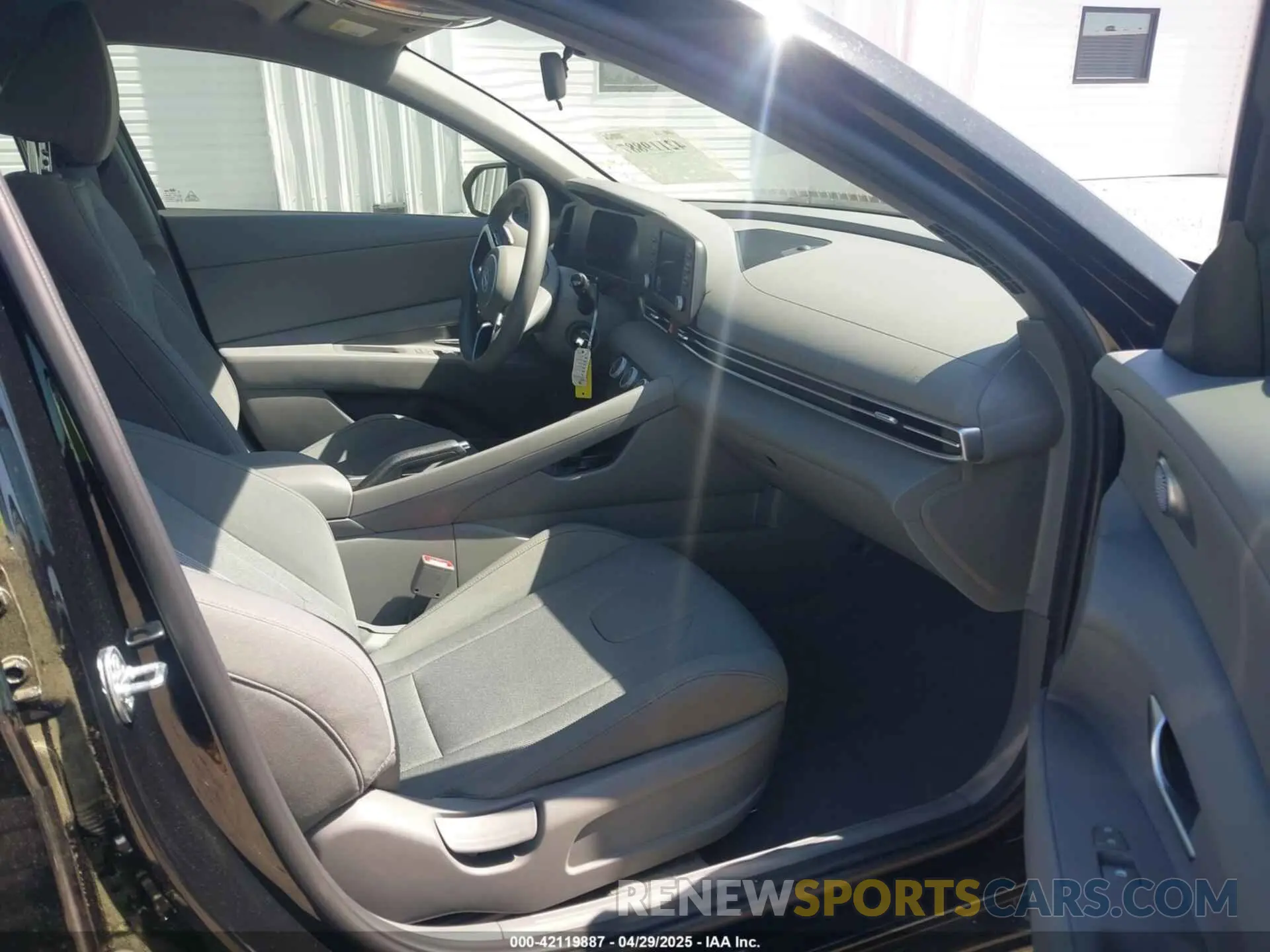 5 fotografías del automóvil dañado KMHLL4DG2SU860153 HYUNDAI ELANTRA 2025