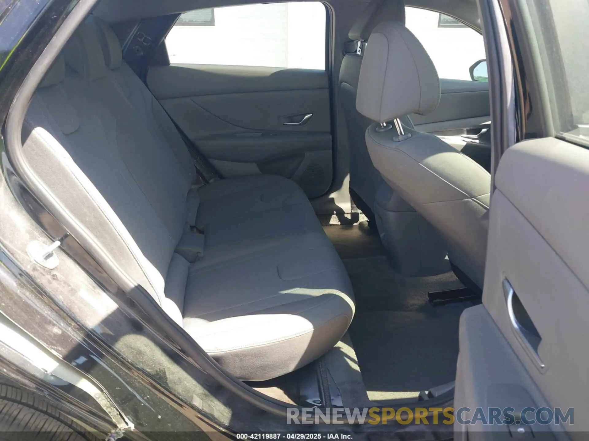 8 fotografías del automóvil dañado KMHLL4DG2SU860153 HYUNDAI ELANTRA 2025