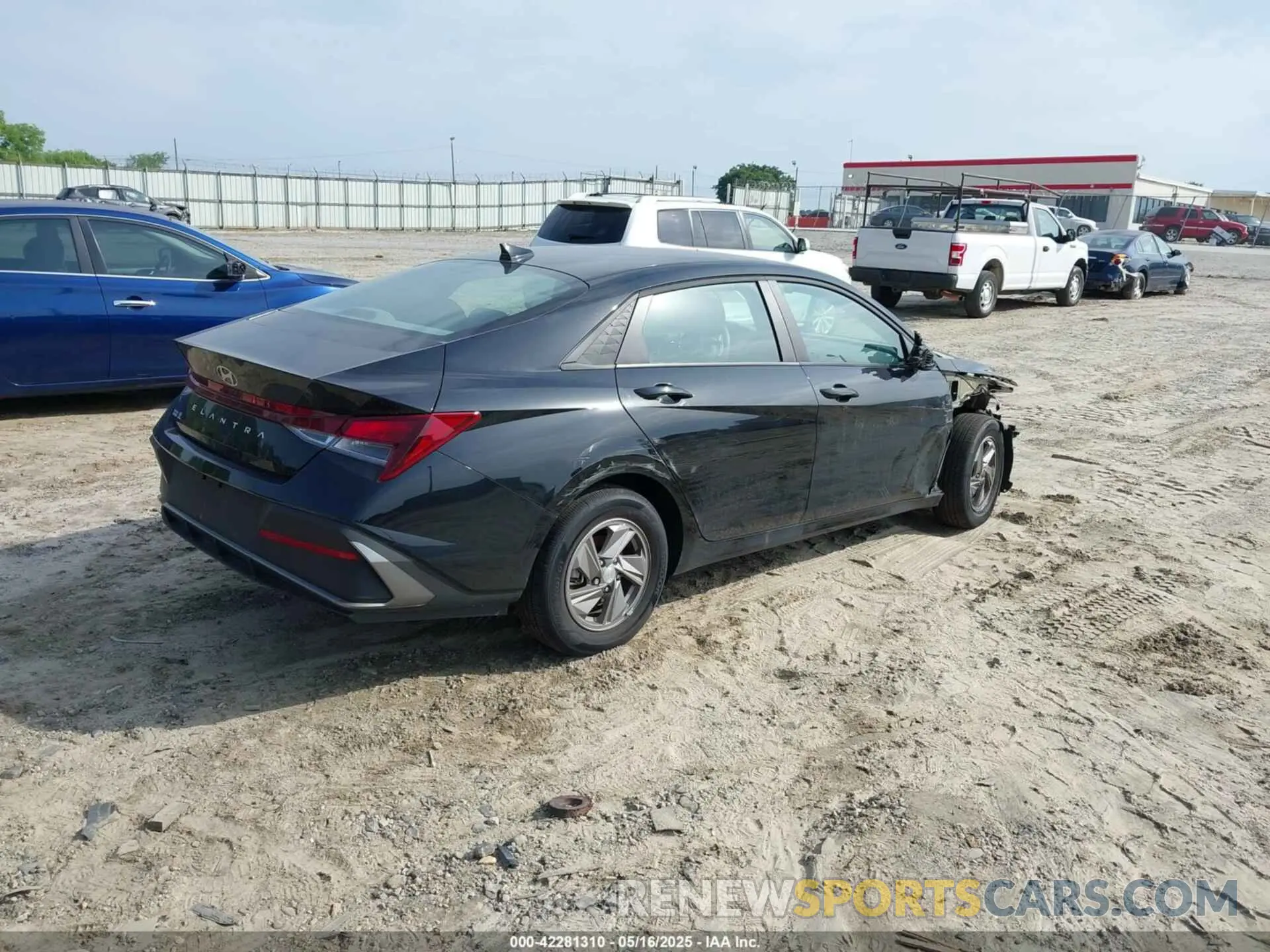4 fotografías del automóvil dañado KMHLL4DG3SU887202 HYUNDAI ELANTRA 2025