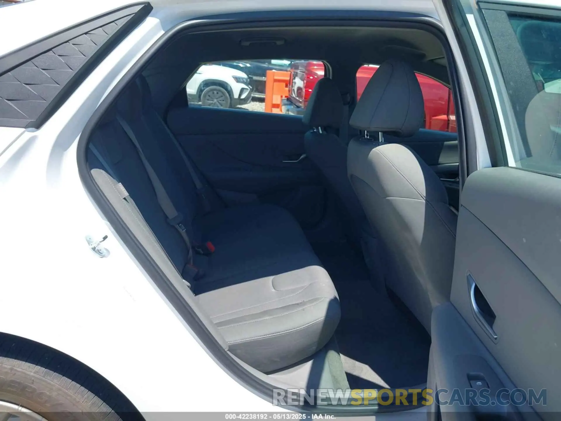8 fotografías del automóvil dañado KMHLL4DG4SU876113 HYUNDAI ELANTRA 2025