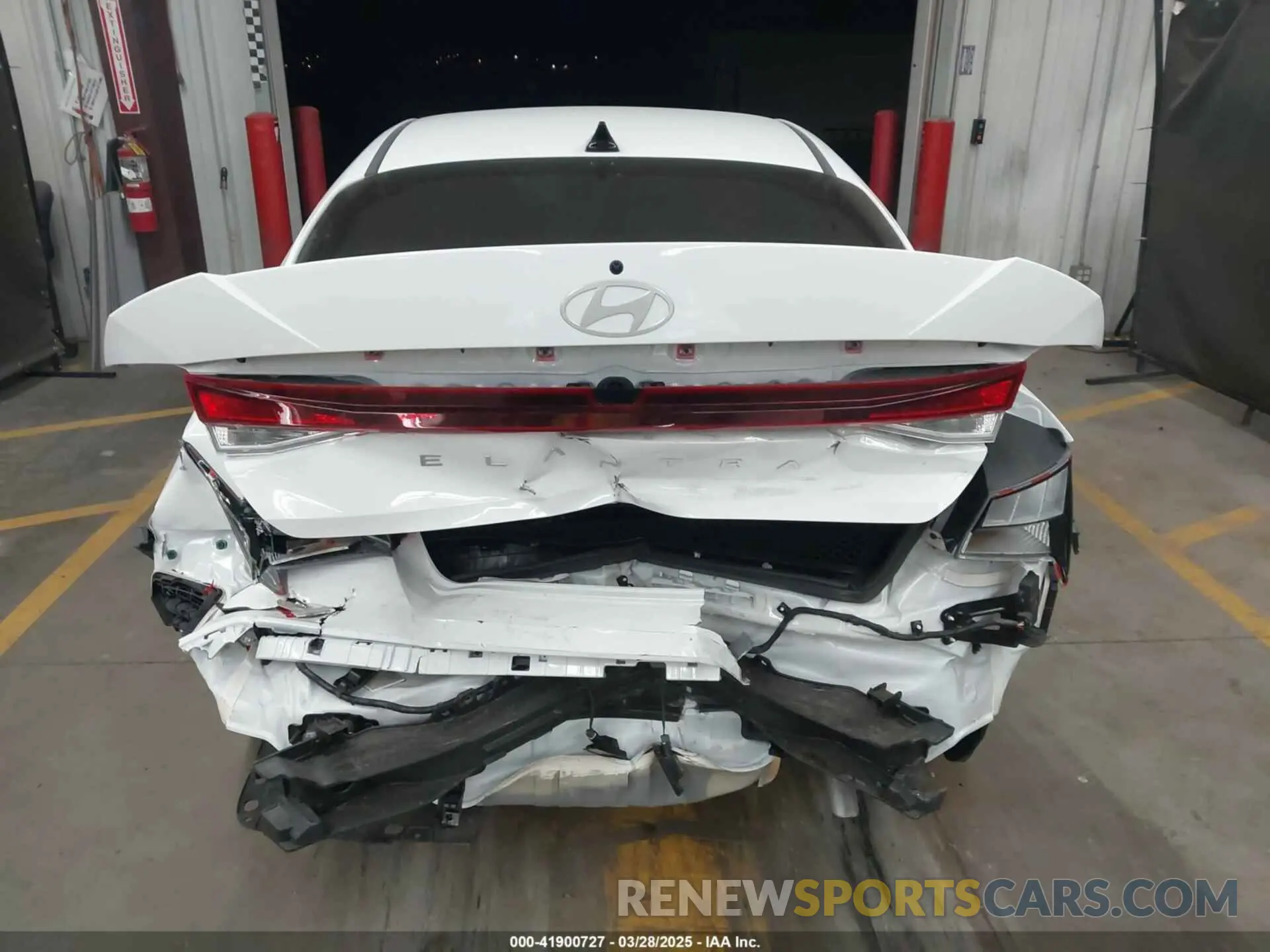 17 fotografías del automóvil dañado KMHLL4DG5SU913590 HYUNDAI ELANTRA 2025