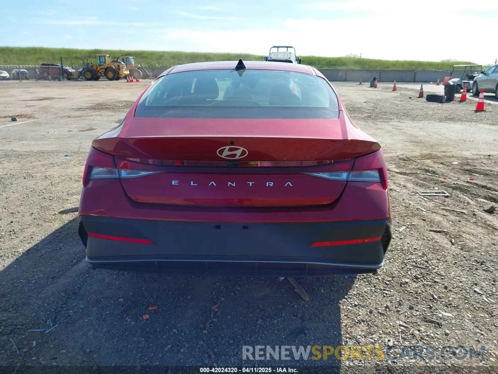 17 fotografías del automóvil dañado KMHLL4DG6SU864299 HYUNDAI ELANTRA 2025