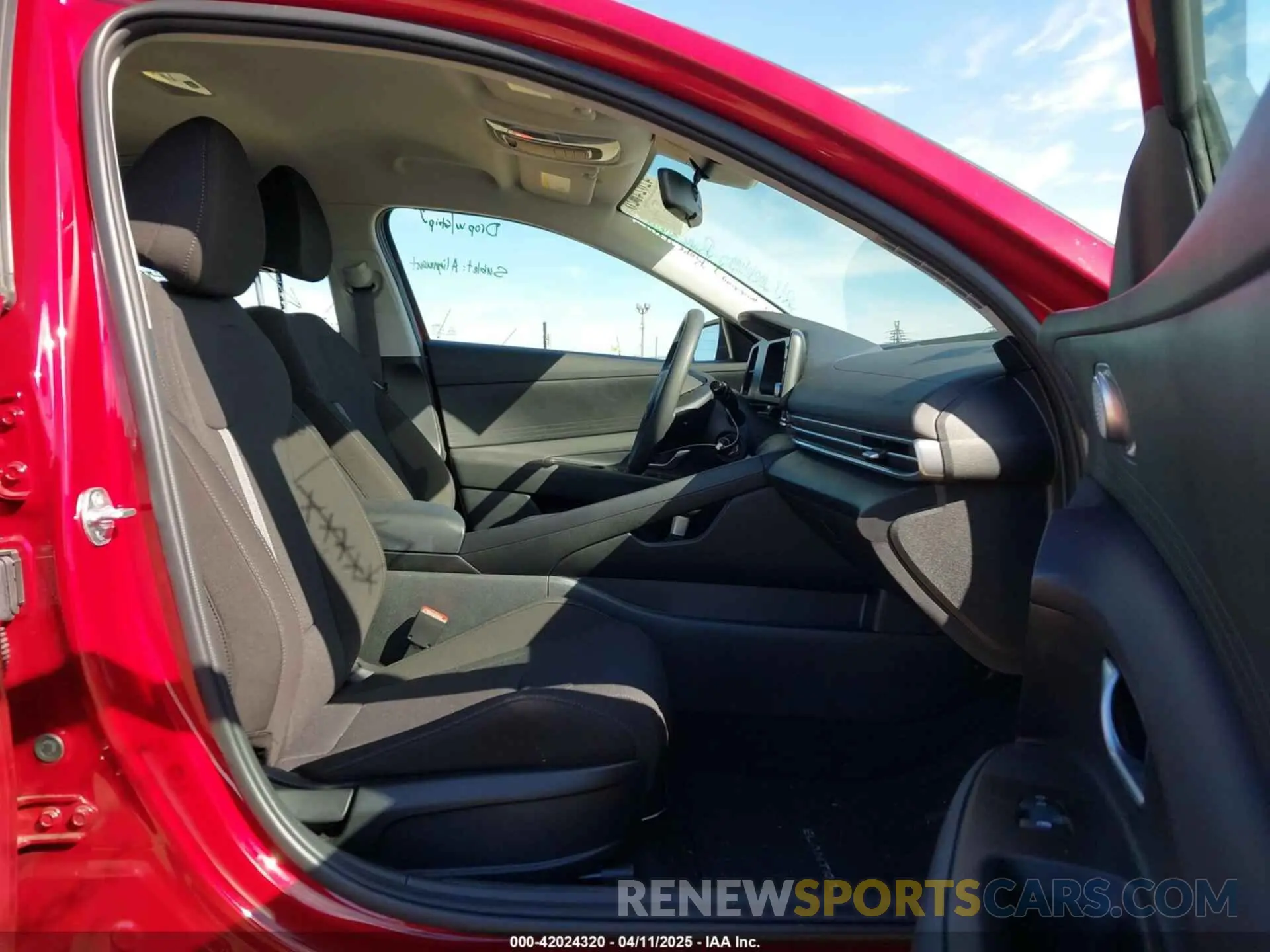 5 fotografías del automóvil dañado KMHLL4DG6SU864299 HYUNDAI ELANTRA 2025
