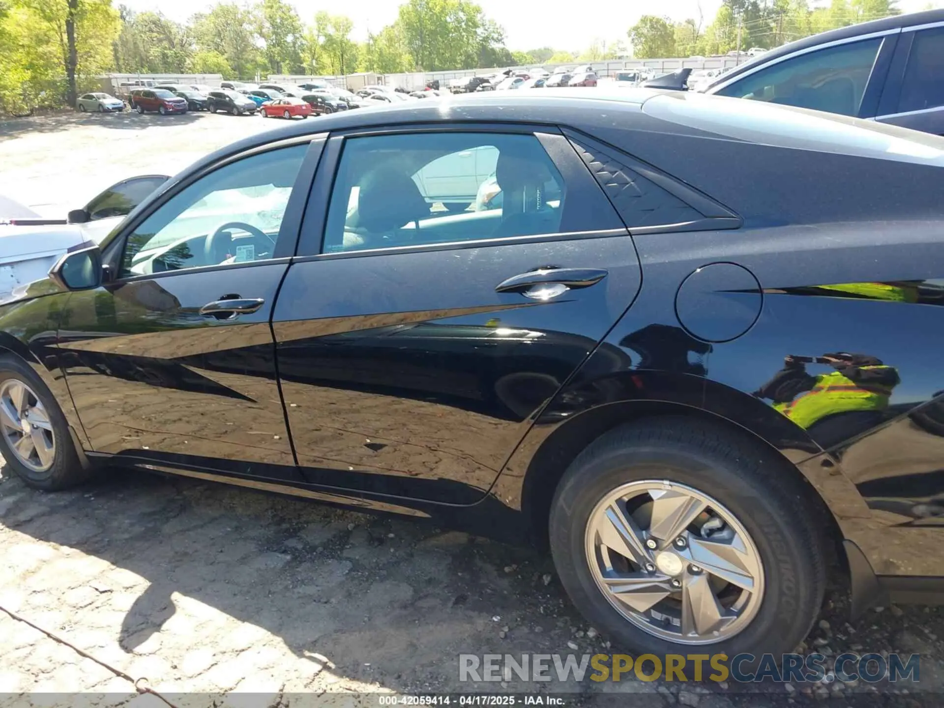 15 fotografías del automóvil dañado KMHLL4DG7SU942038 HYUNDAI ELANTRA 2025