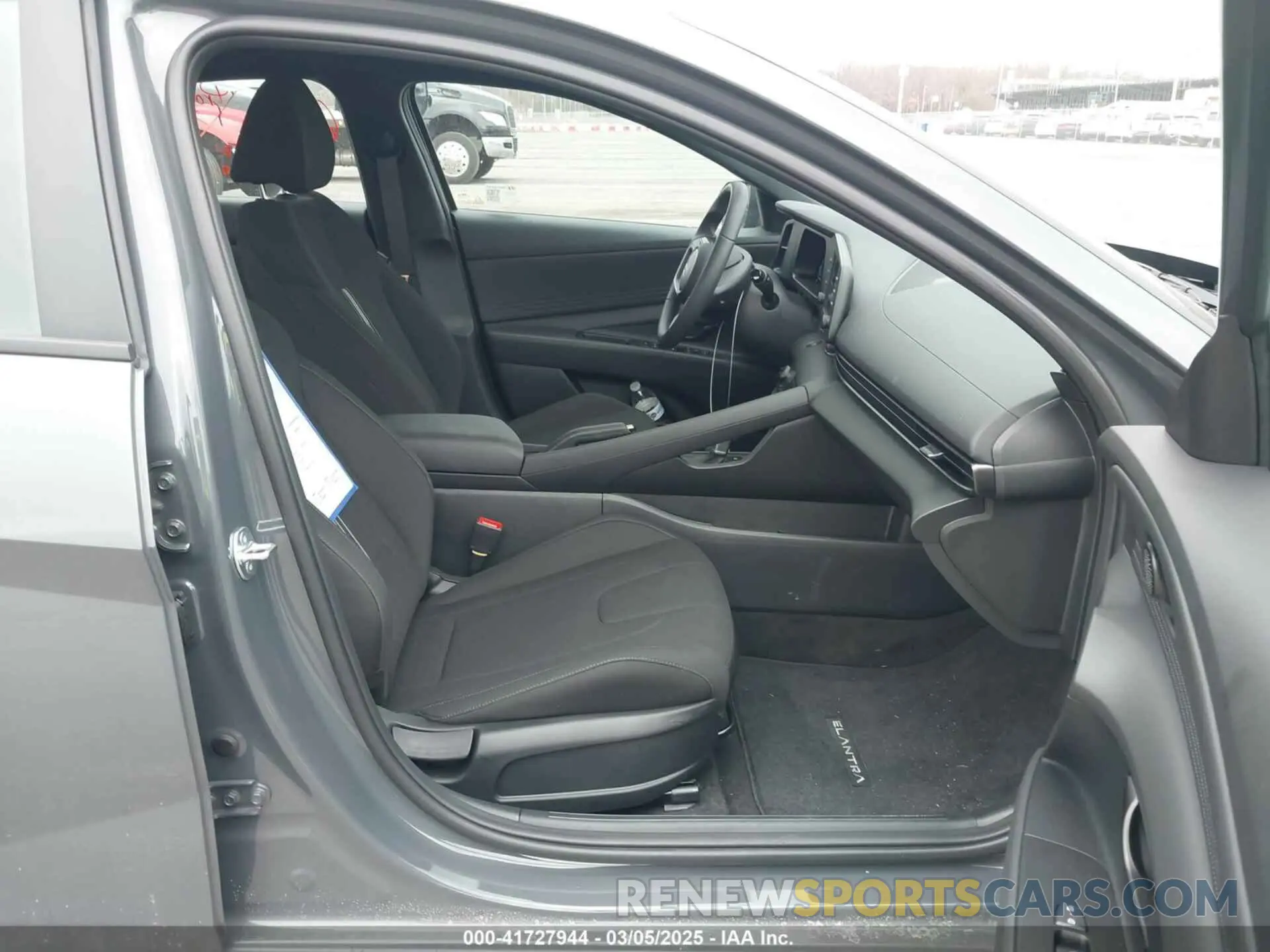 5 fotografías del automóvil dañado KMHLM4DG0SU900775 HYUNDAI ELANTRA 2025