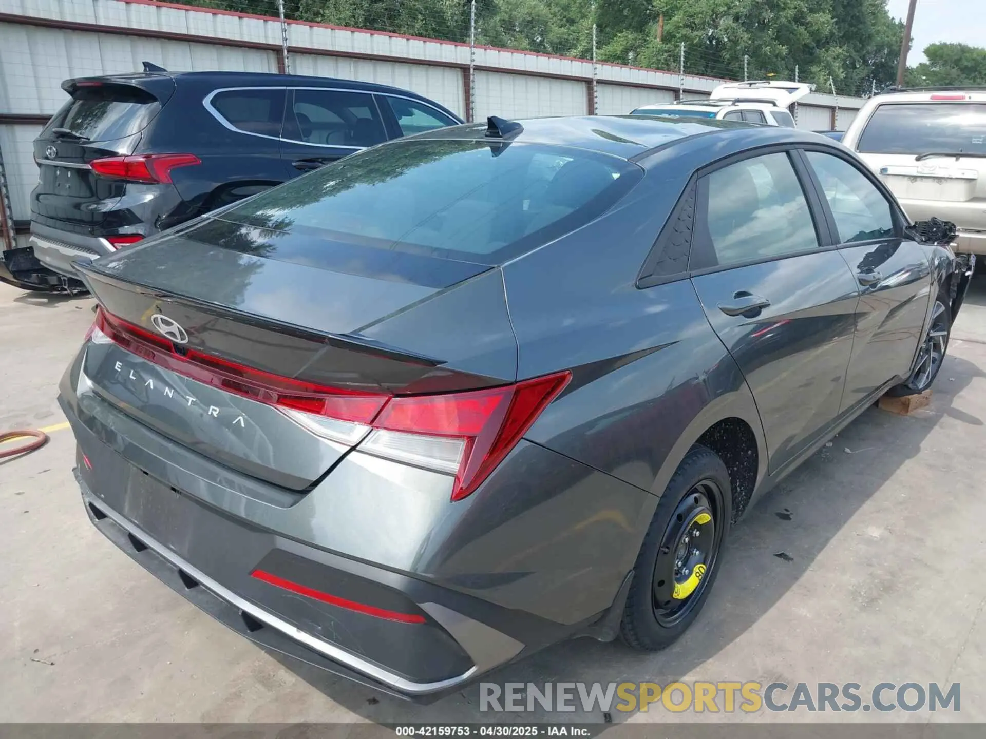 4 fotografías del automóvil dañado KMHLM4DG2SU878097 HYUNDAI ELANTRA 2025