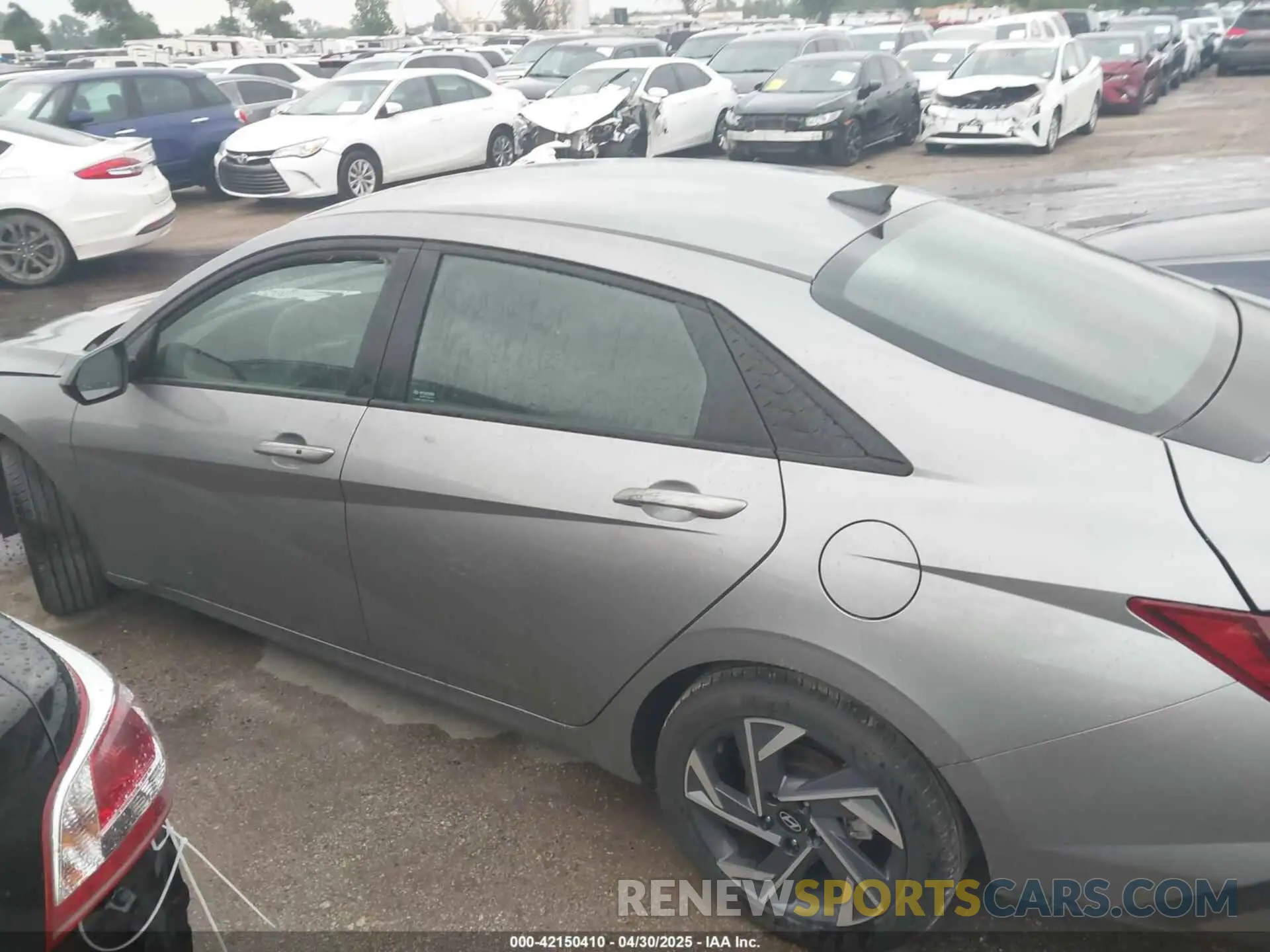 13 fotografías del automóvil dañado KMHLM4DG2SU887236 HYUNDAI ELANTRA 2025