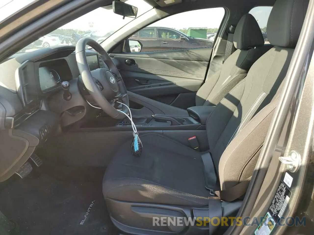 7 fotografías del automóvil dañado KMHLM4DG2SU923636 HYUNDAI ELANTRA 2025