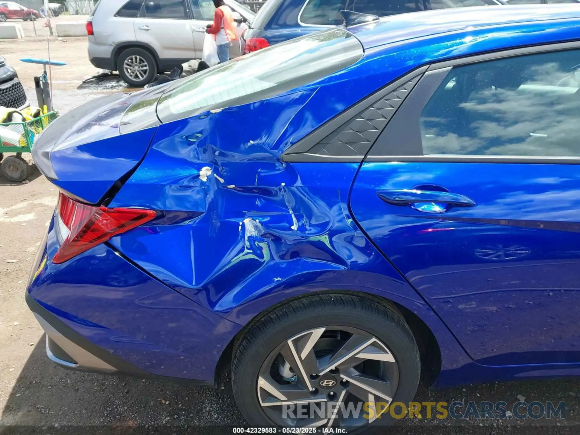 17 fotografías del automóvil dañado KMHLM4DG4SU001949 HYUNDAI ELANTRA 2025