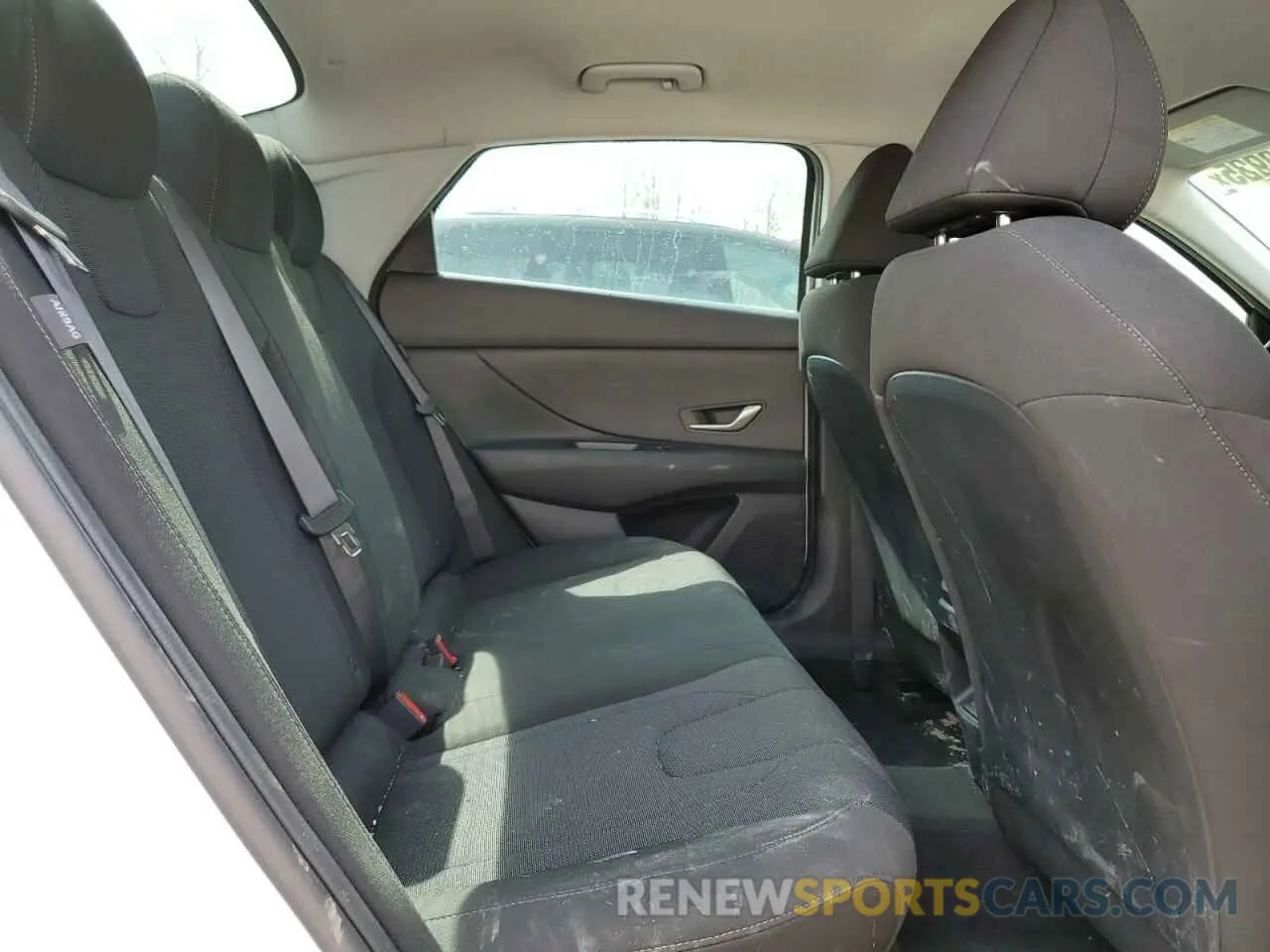 10 fotografías del automóvil dañado KMHLM4DG6SU861108 HYUNDAI ELANTRA 2025
