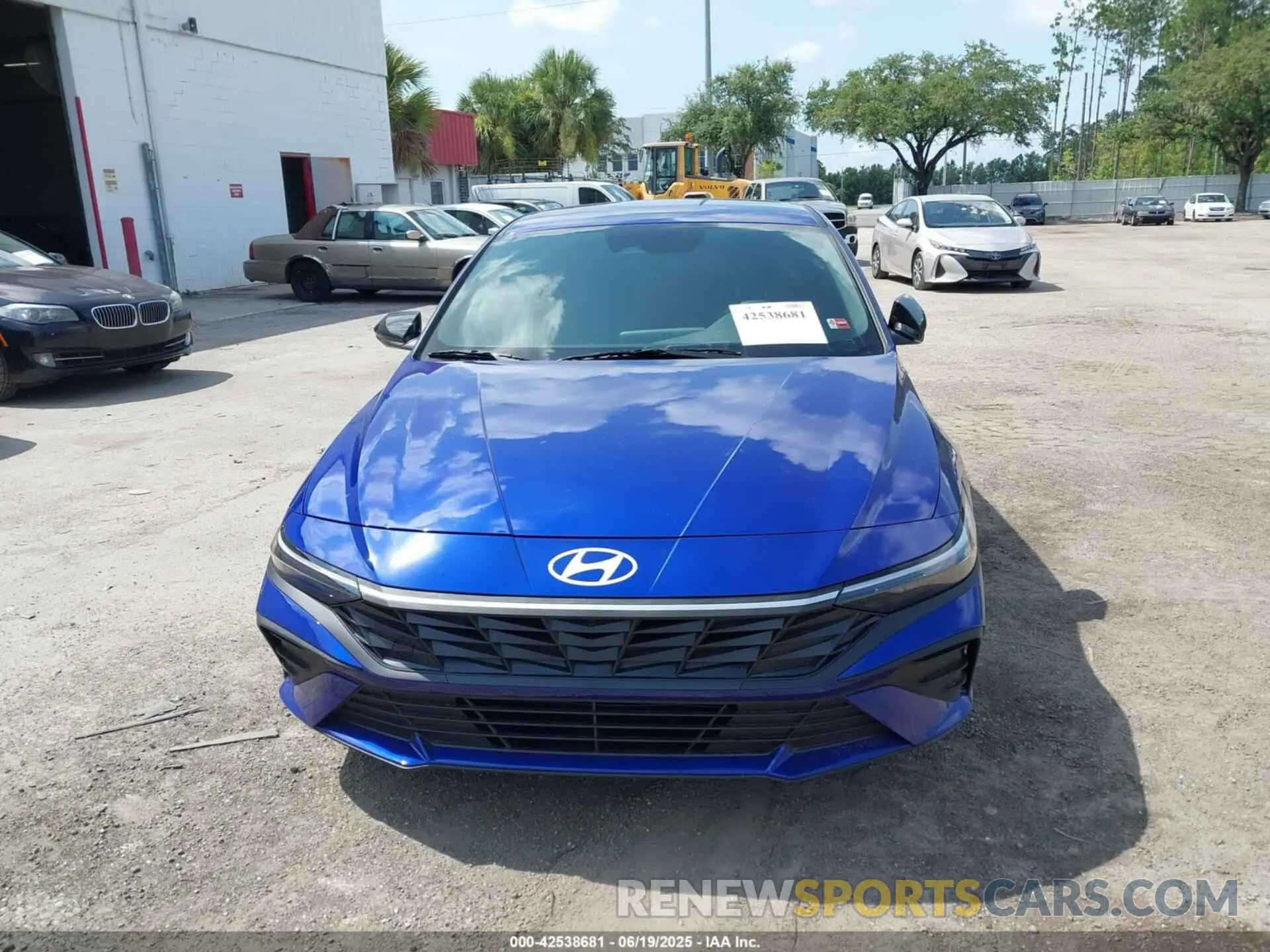 11 fotografías del automóvil dañado KMHLM4DG6SU998632 HYUNDAI ELANTRA 2025