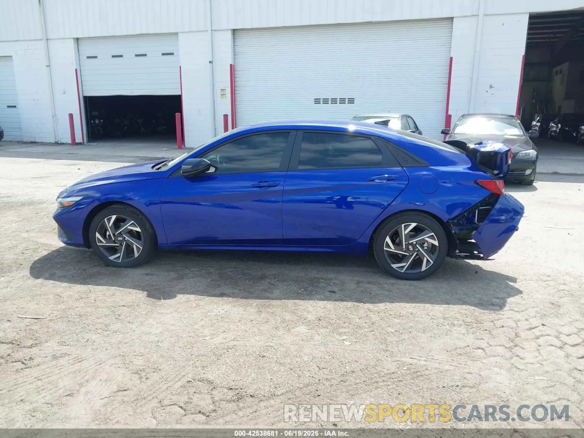 13 fotografías del automóvil dañado KMHLM4DG6SU998632 HYUNDAI ELANTRA 2025