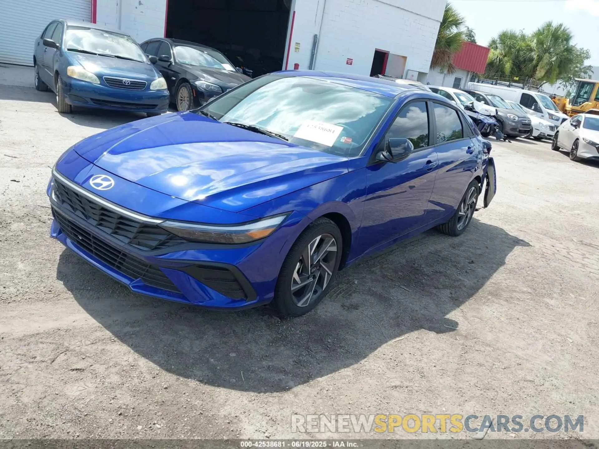 2 fotografías del automóvil dañado KMHLM4DG6SU998632 HYUNDAI ELANTRA 2025