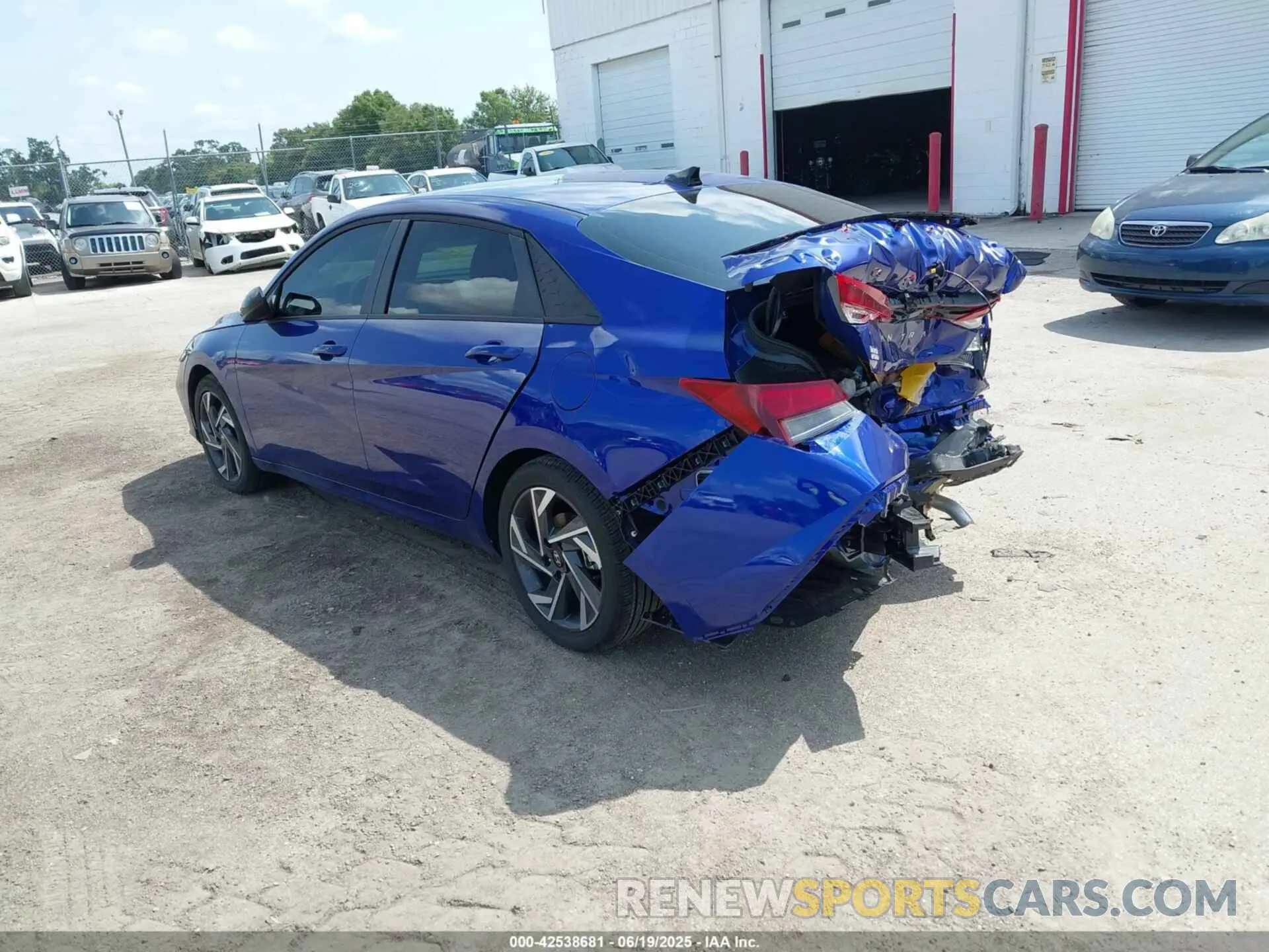 3 fotografías del automóvil dañado KMHLM4DG6SU998632 HYUNDAI ELANTRA 2025