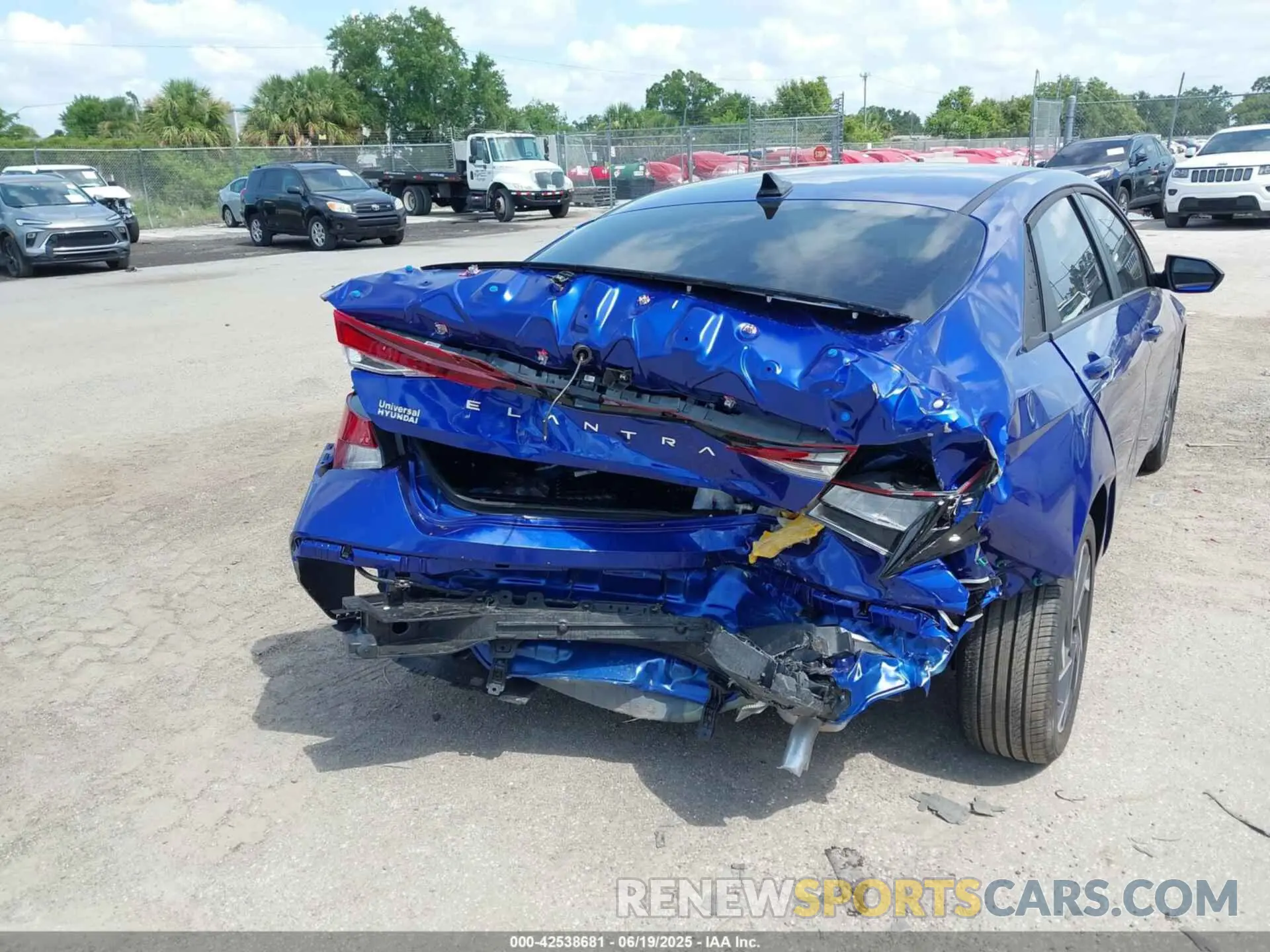 6 fotografías del automóvil dañado KMHLM4DG6SU998632 HYUNDAI ELANTRA 2025