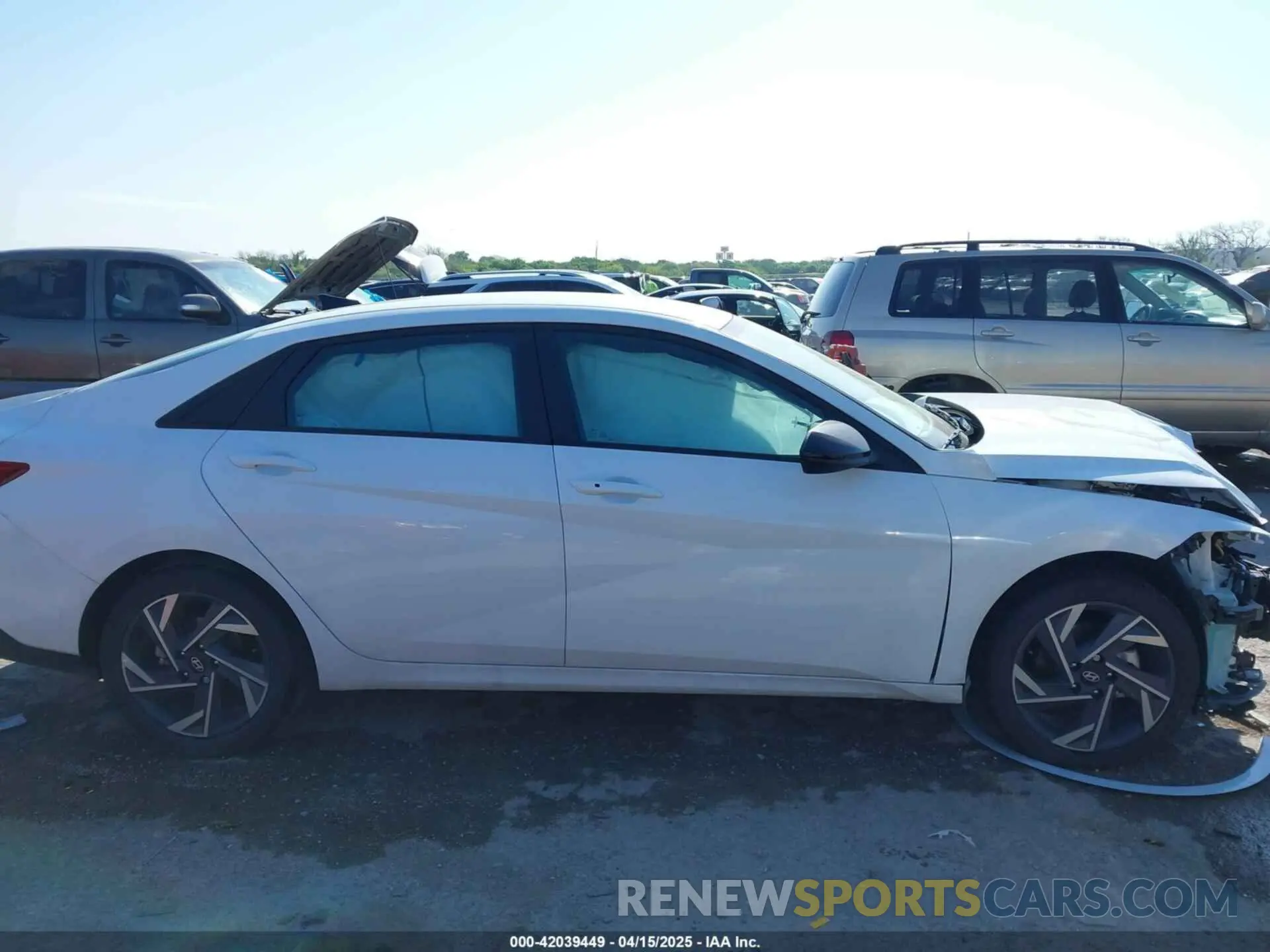 13 fotografías del automóvil dañado KMHLM4DG7SU917671 HYUNDAI ELANTRA 2025