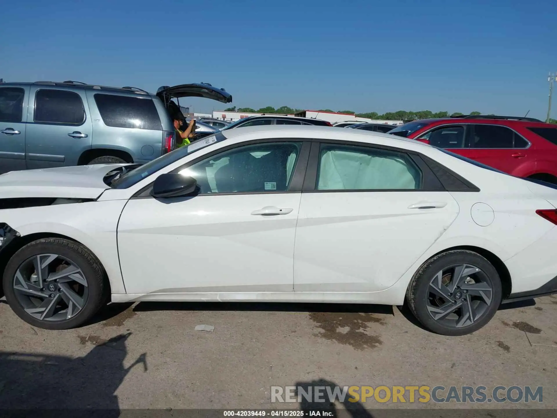 14 fotografías del automóvil dañado KMHLM4DG7SU917671 HYUNDAI ELANTRA 2025
