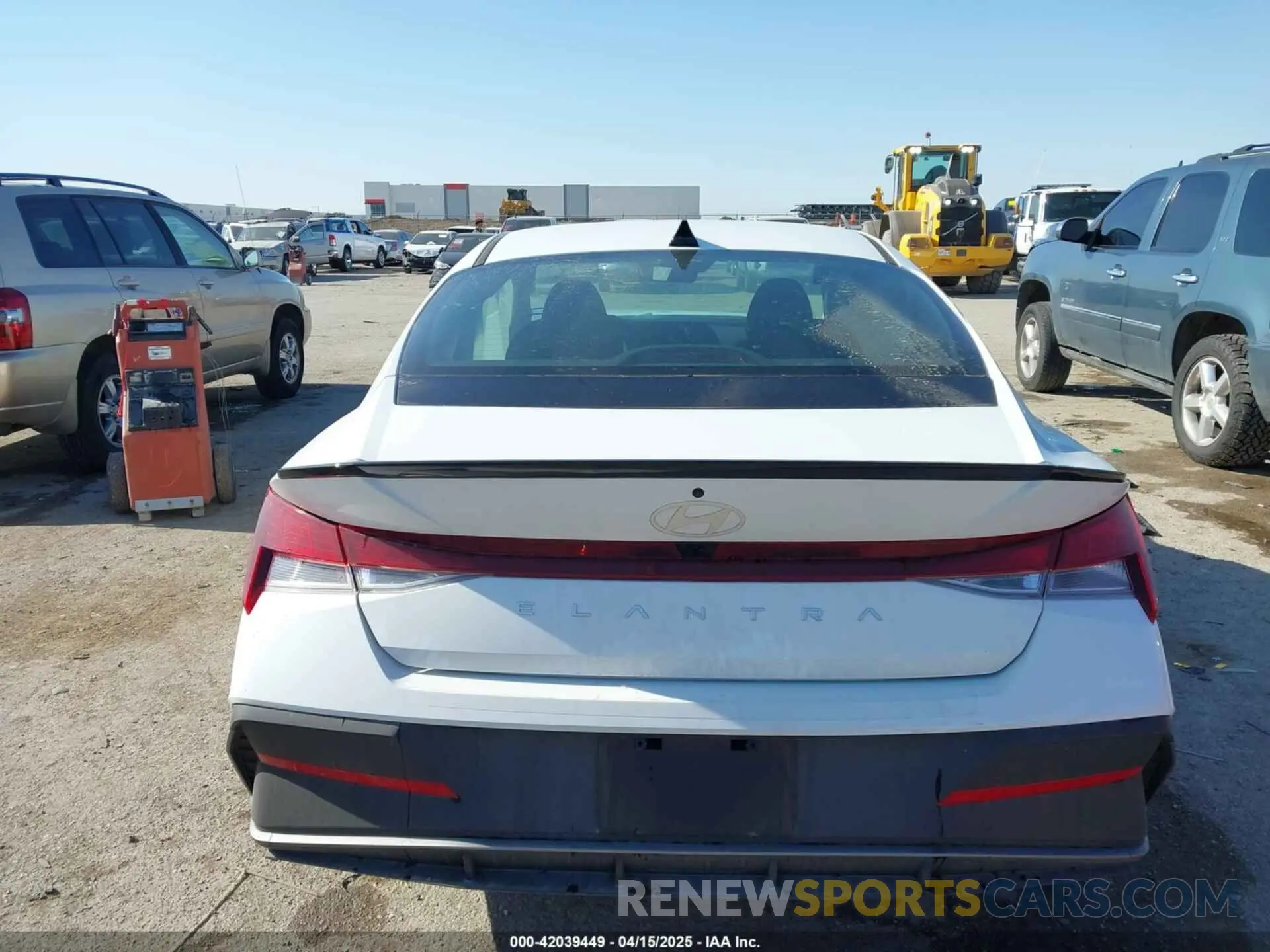 16 fotografías del automóvil dañado KMHLM4DG7SU917671 HYUNDAI ELANTRA 2025