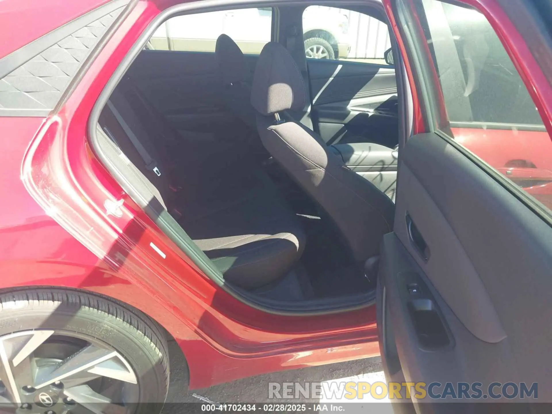 8 fotografías del automóvil dañado KMHLM4DG8SU877861 HYUNDAI ELANTRA 2025