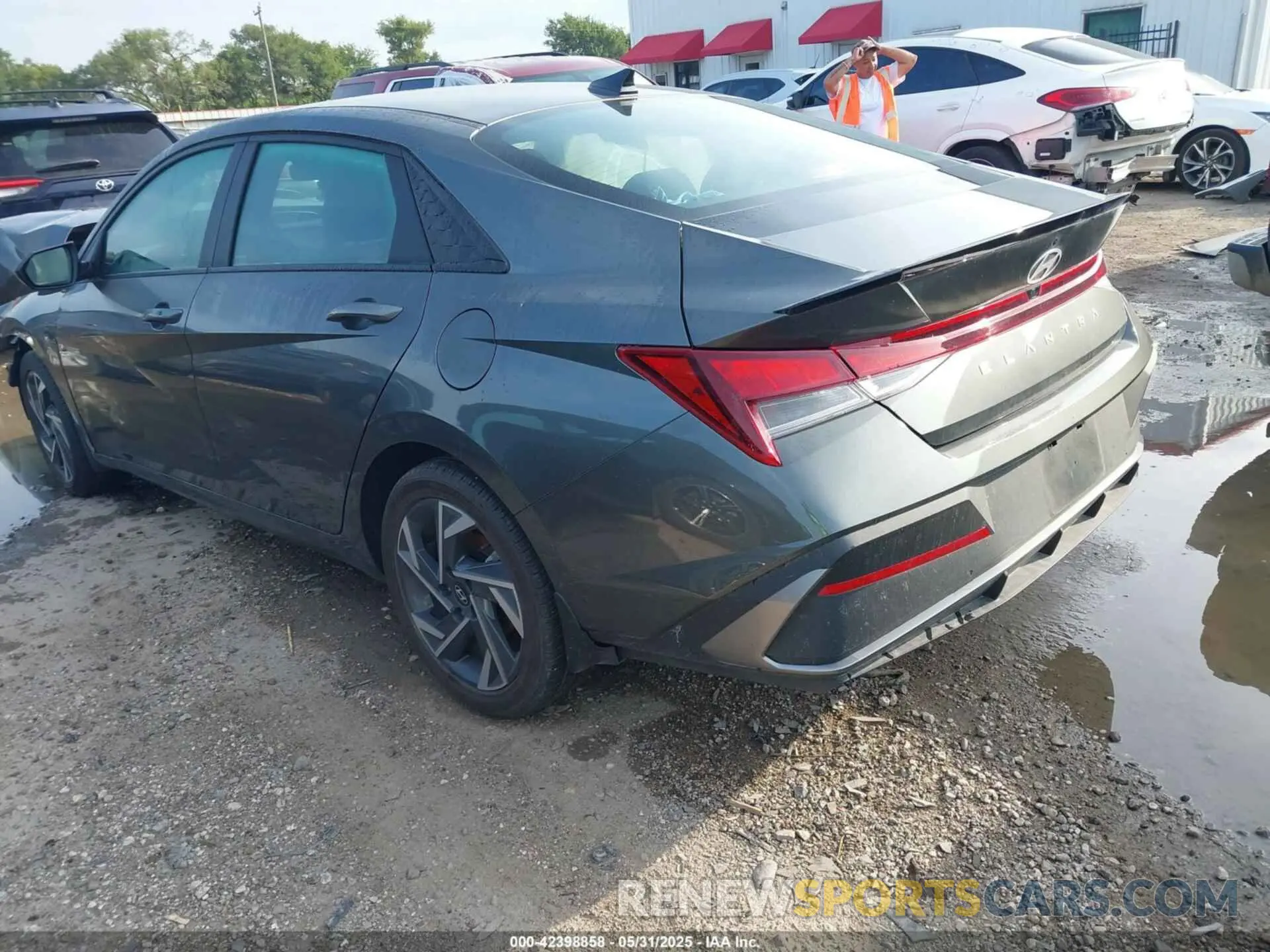 3 fotografías del automóvil dañado KMHLM4DG8SU882039 HYUNDAI ELANTRA 2025