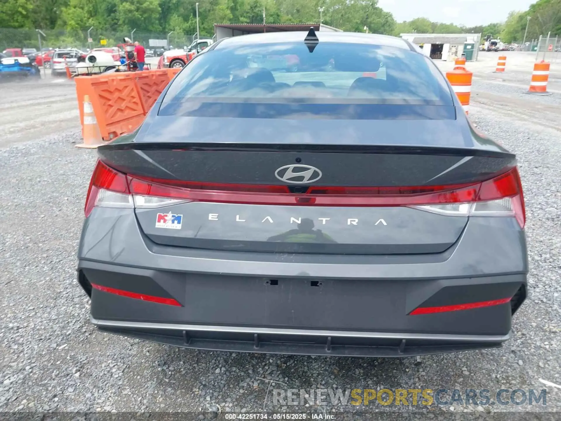 16 fotografías del automóvil dañado KMHLM4DG9SU895317 HYUNDAI ELANTRA 2025