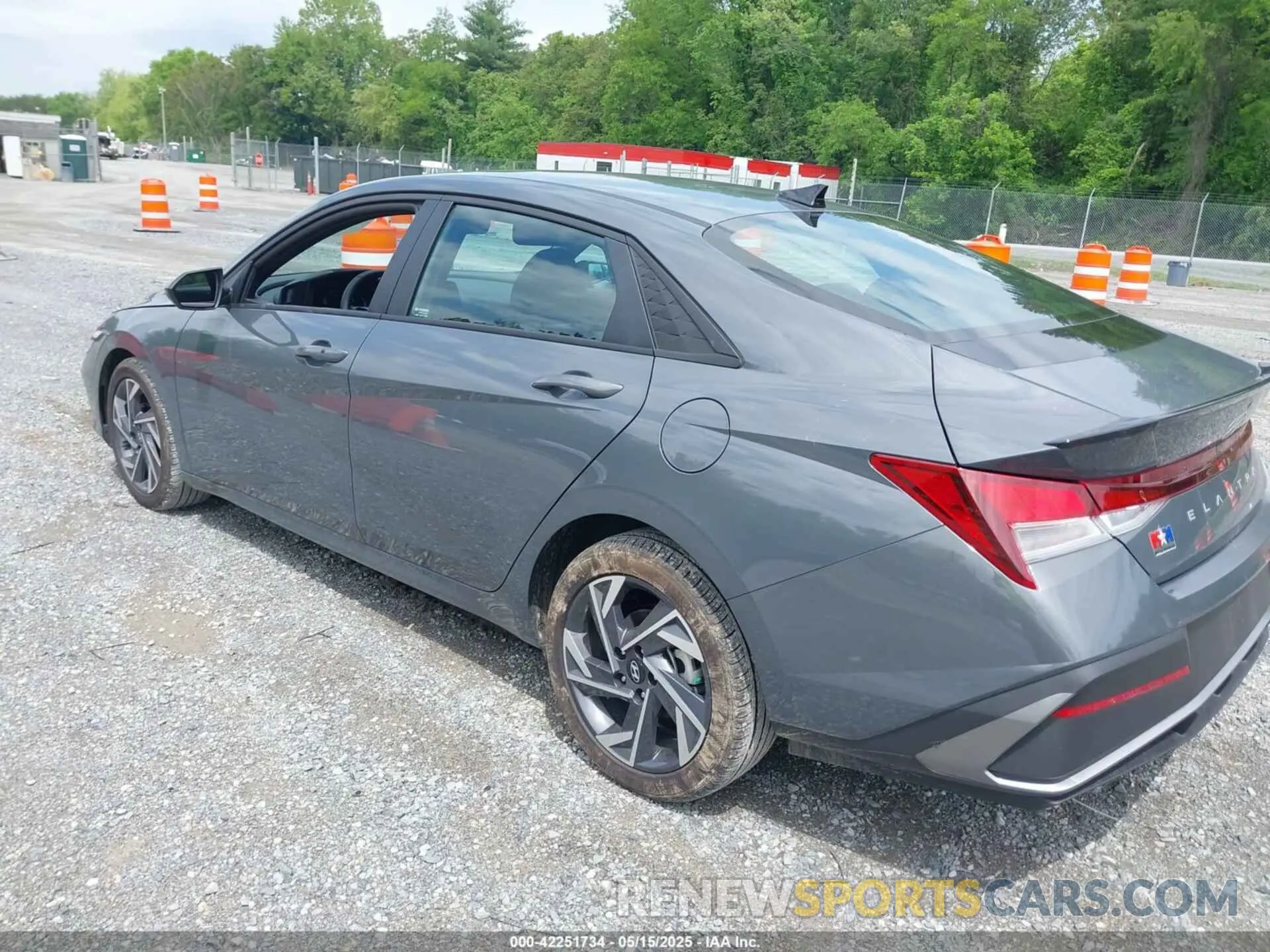 3 fotografías del automóvil dañado KMHLM4DG9SU895317 HYUNDAI ELANTRA 2025
