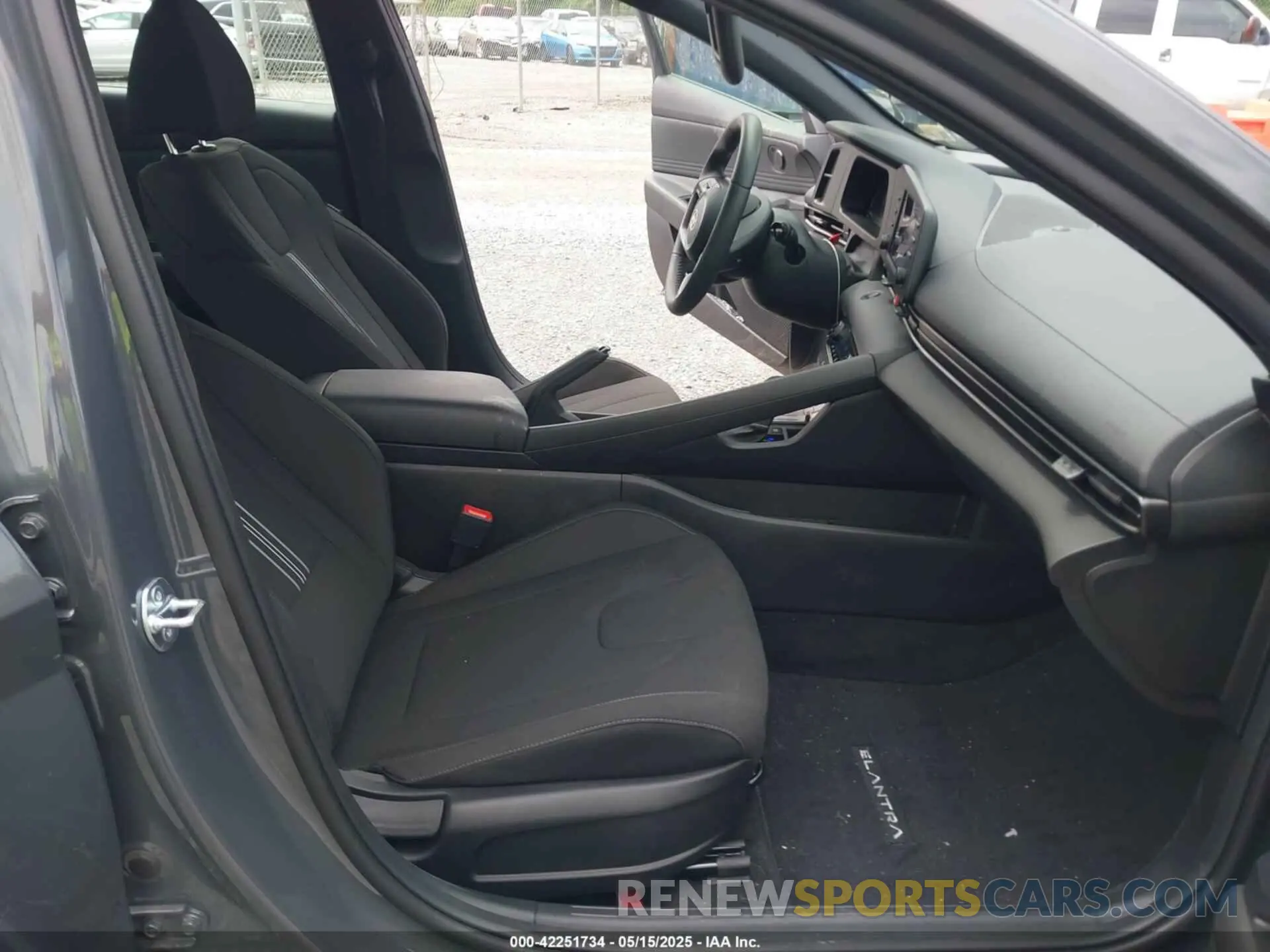 5 fotografías del automóvil dañado KMHLM4DG9SU895317 HYUNDAI ELANTRA 2025