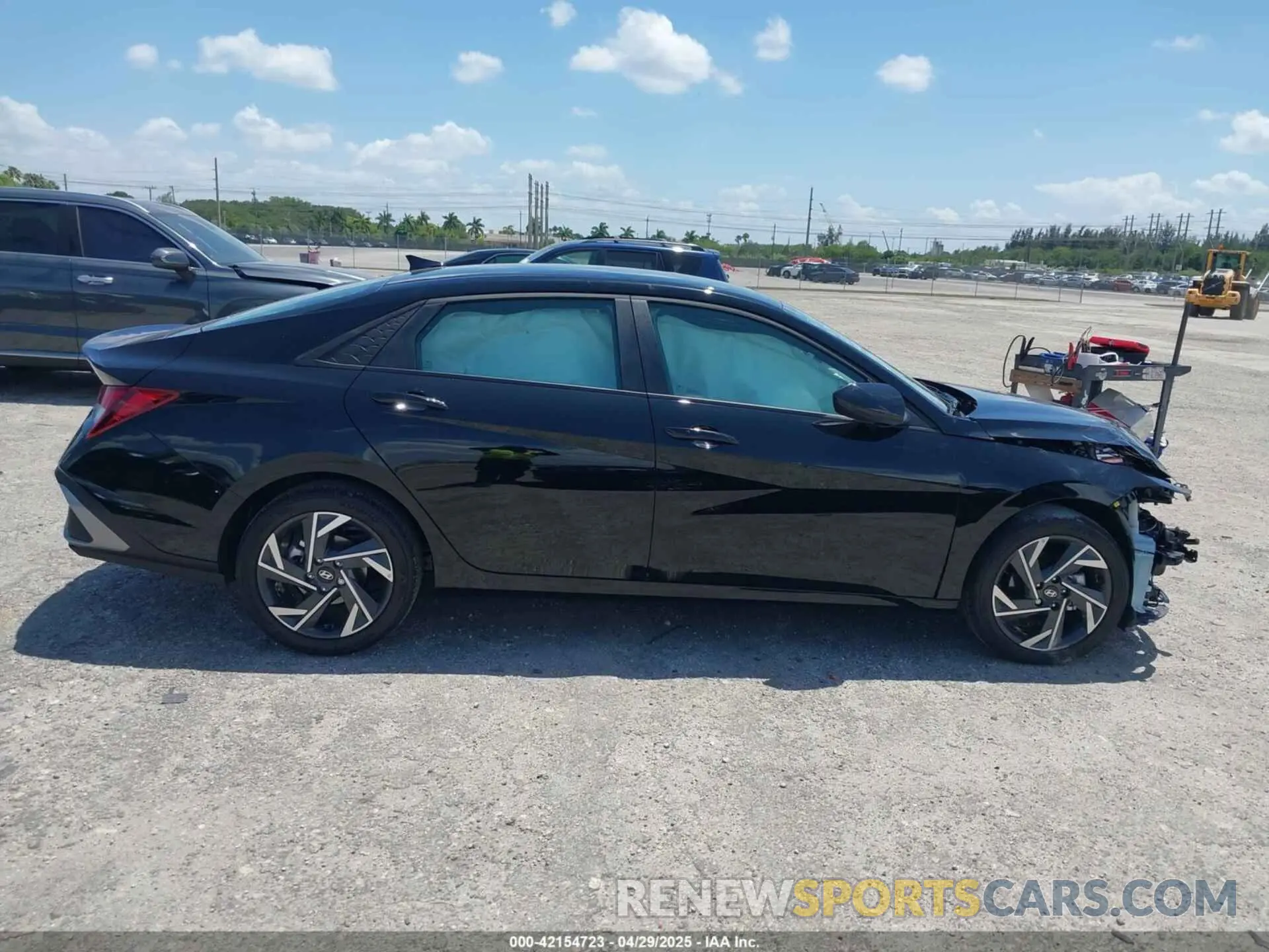 14 fotografías del automóvil dañado KMHLM4DGXSU949482 HYUNDAI ELANTRA 2025