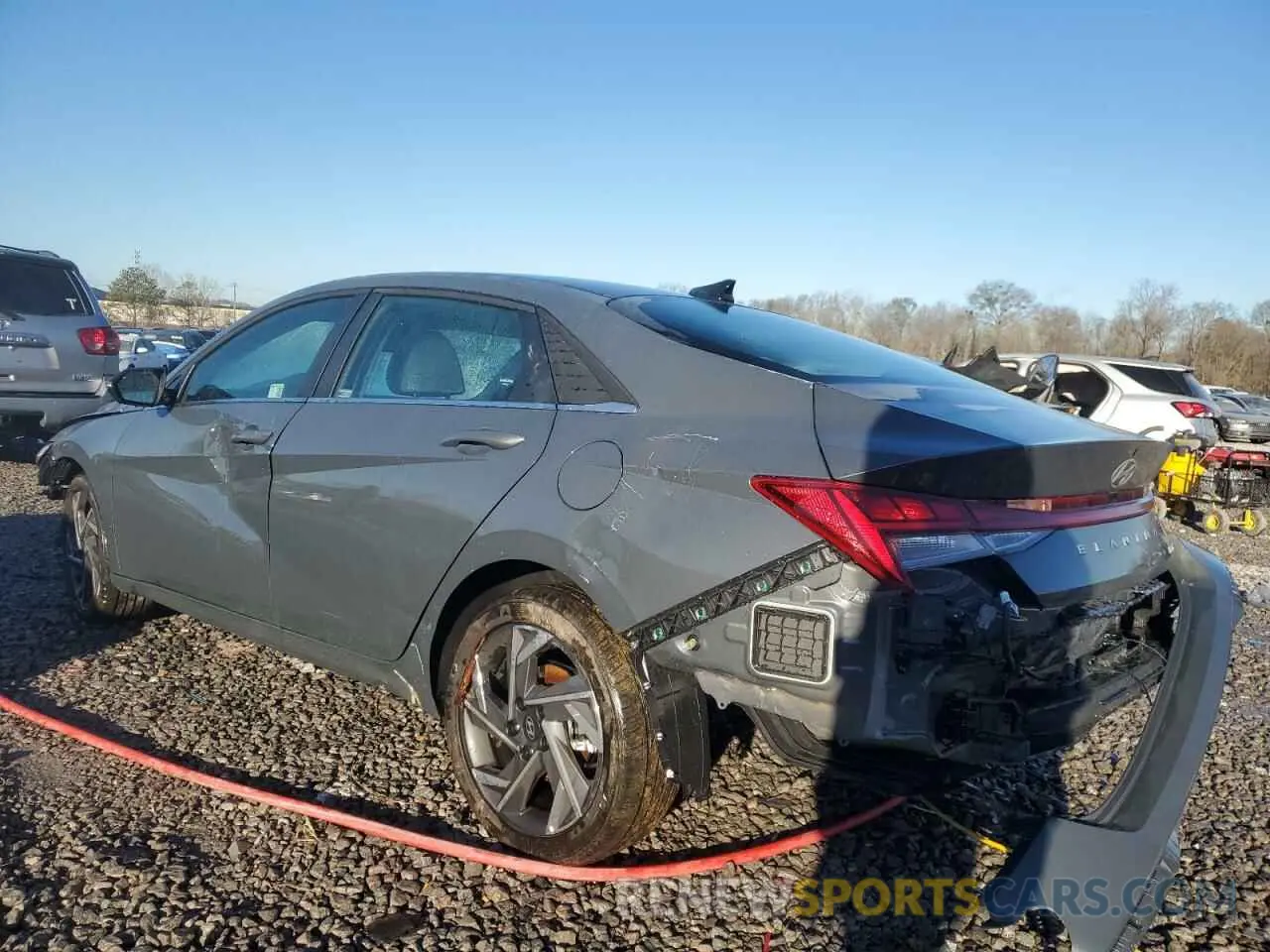 2 fotografías del automóvil dañado KMHLP4DG3SU869772 HYUNDAI ELANTRA 2025
