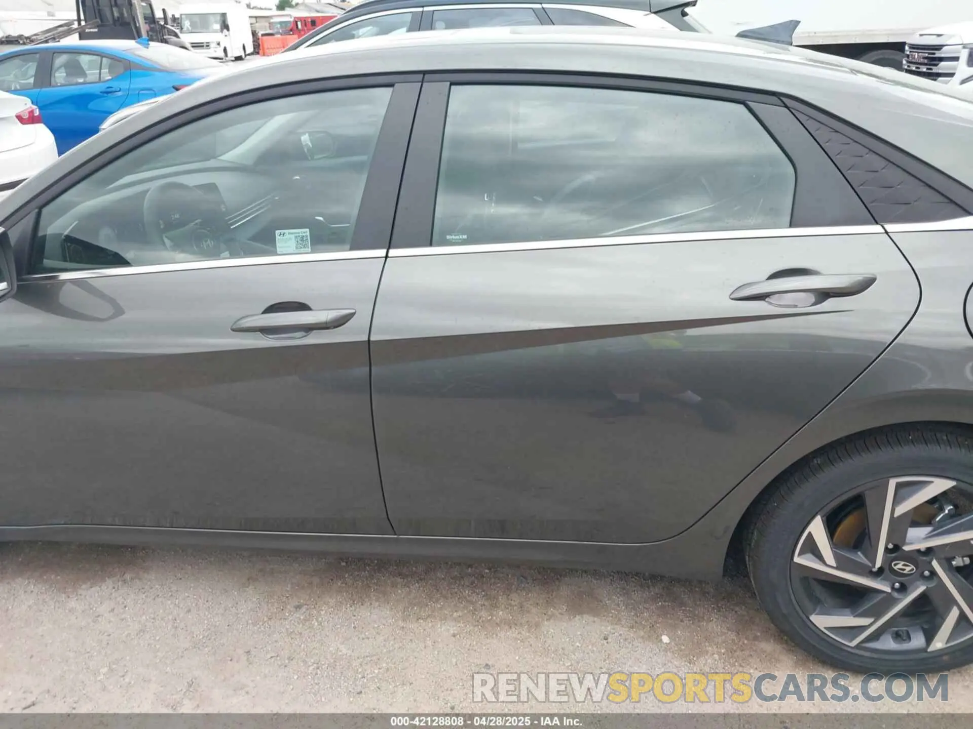 14 fotografías del automóvil dañado KMHLP4DG4SU957214 HYUNDAI ELANTRA 2025