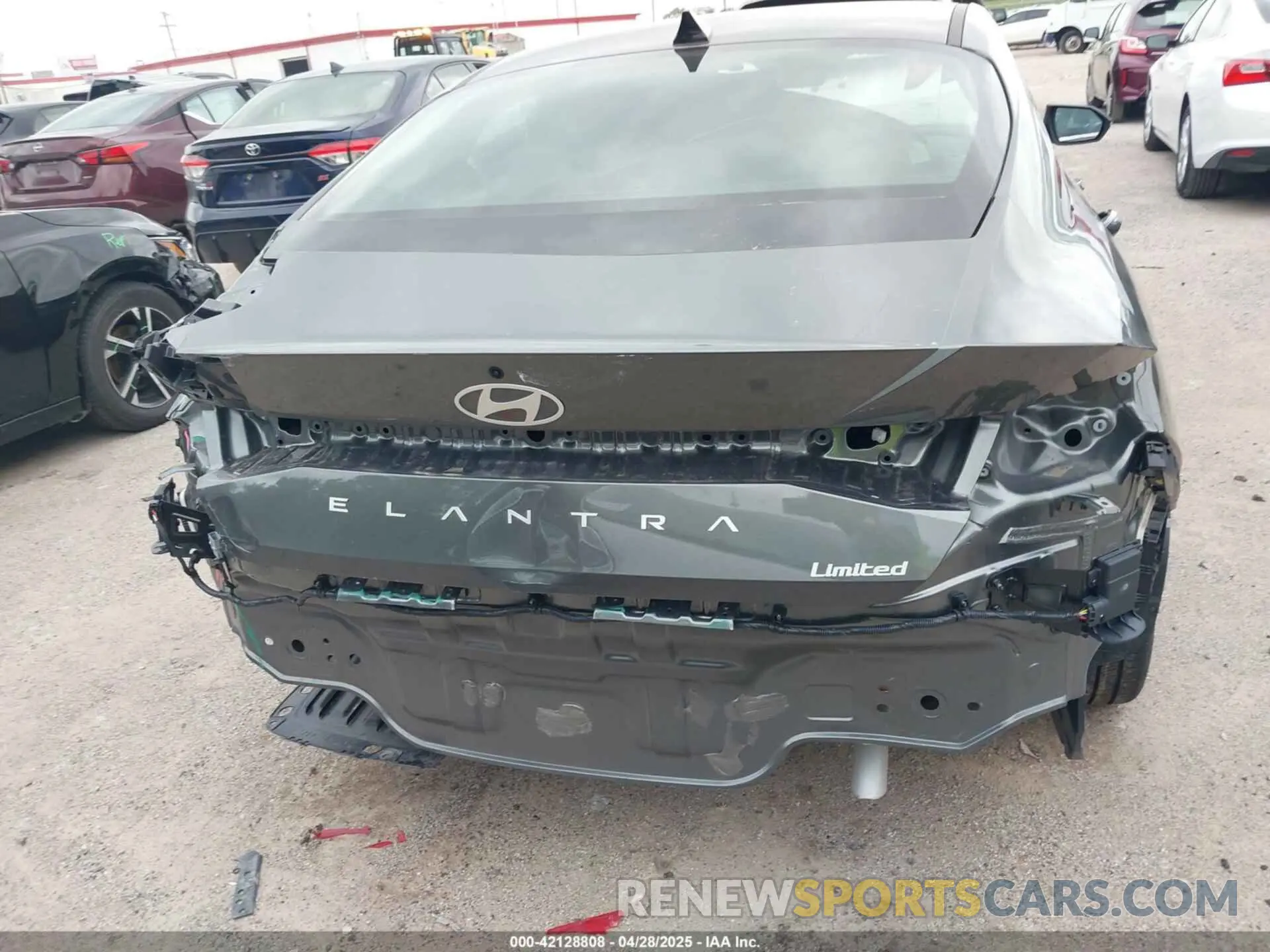 16 fotografías del automóvil dañado KMHLP4DG4SU957214 HYUNDAI ELANTRA 2025