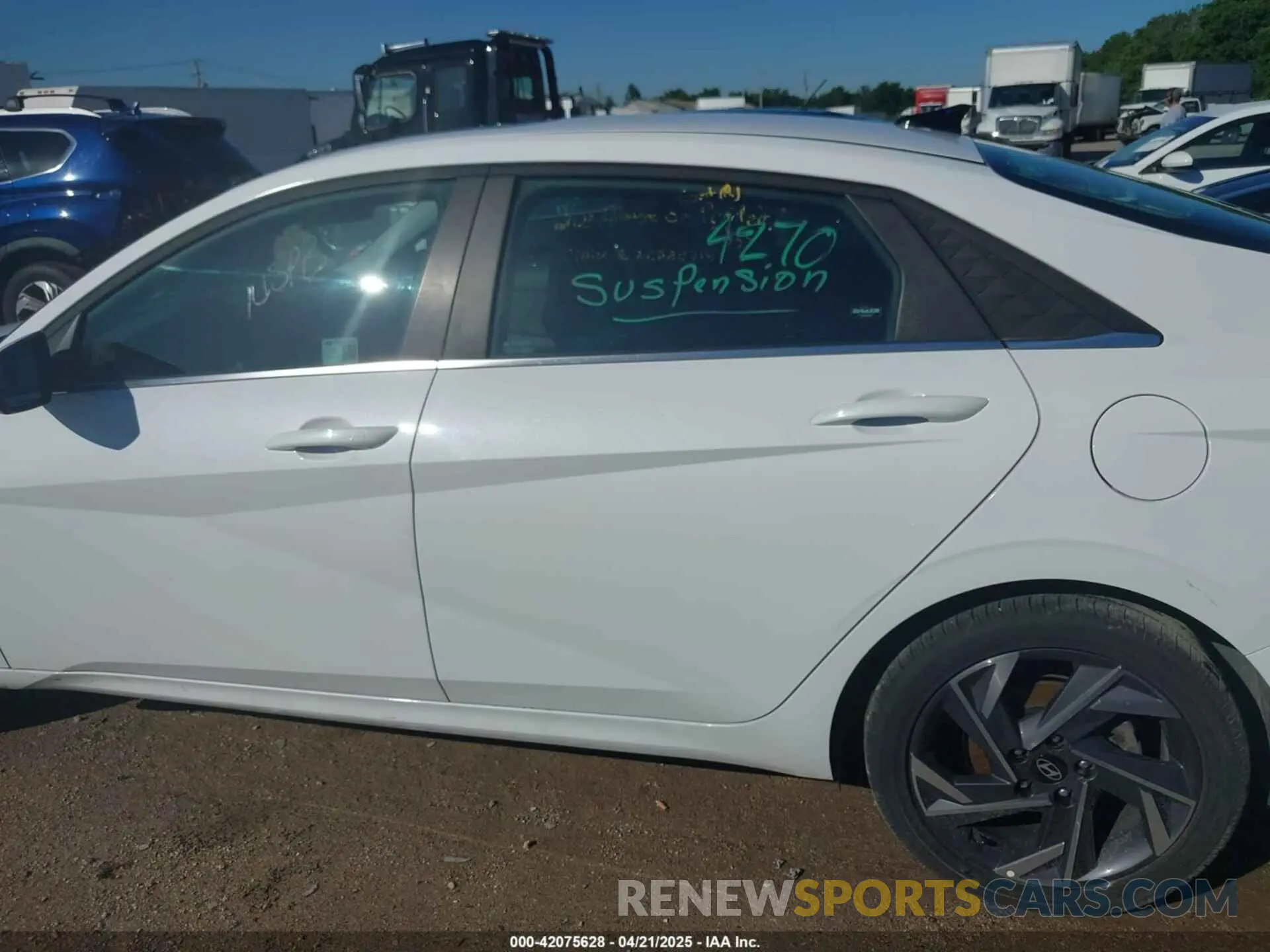 14 fotografías del automóvil dañado KMHLP4DG5SU894270 HYUNDAI ELANTRA 2025