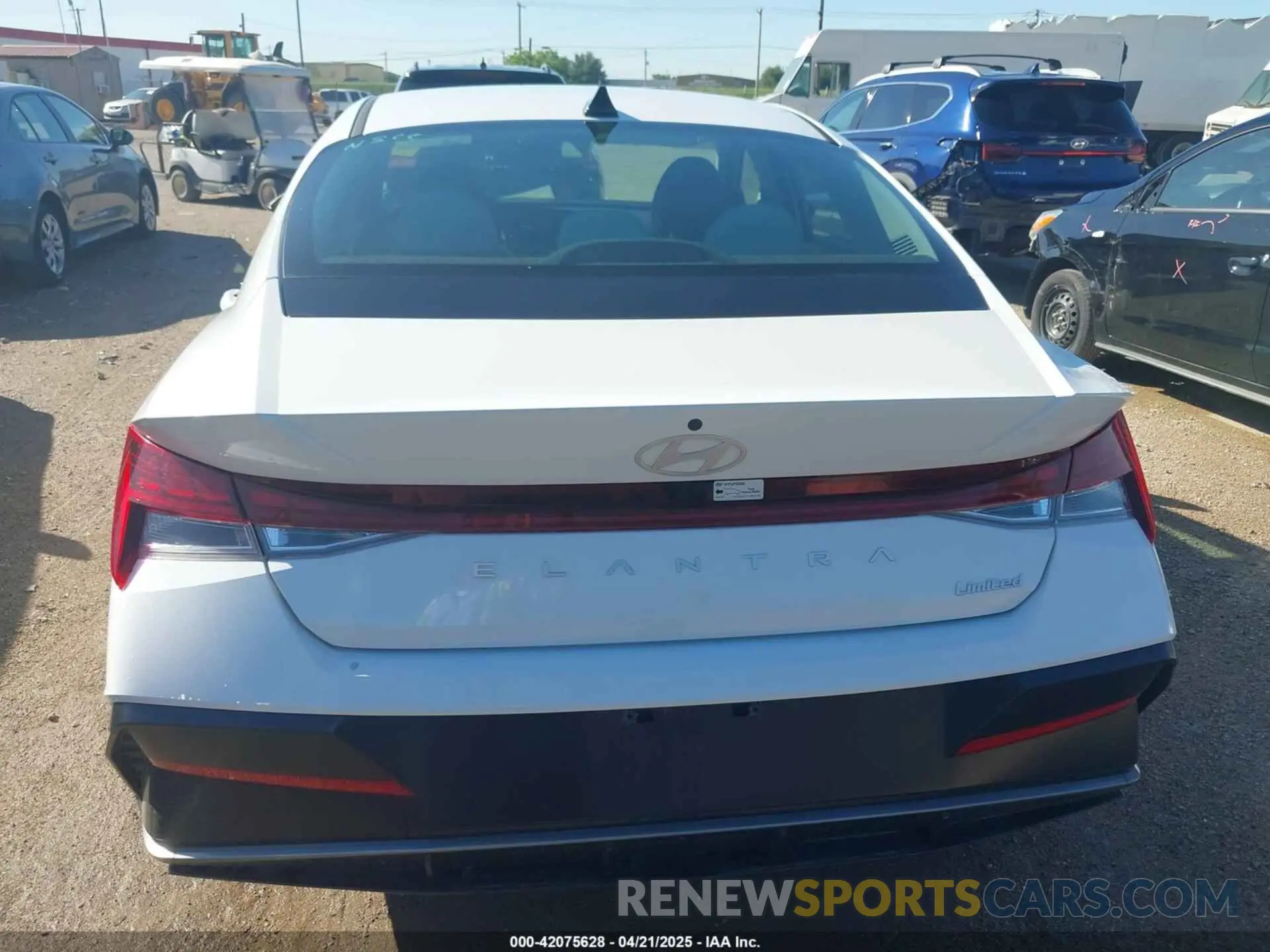 16 fotografías del automóvil dañado KMHLP4DG5SU894270 HYUNDAI ELANTRA 2025
