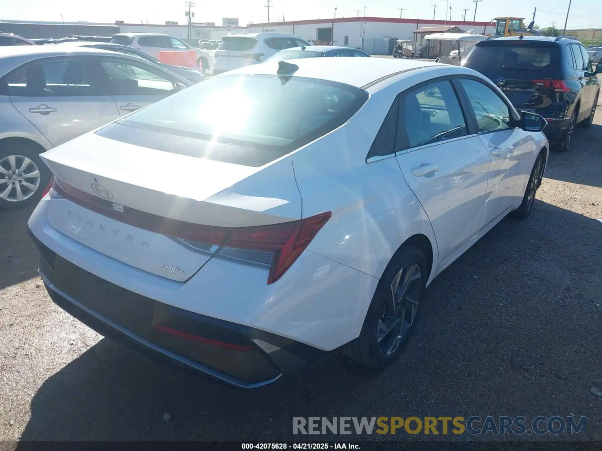 4 fotografías del automóvil dañado KMHLP4DG5SU894270 HYUNDAI ELANTRA 2025