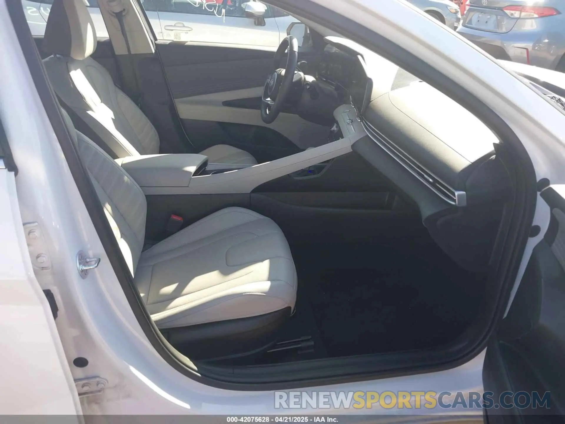 5 fotografías del automóvil dañado KMHLP4DG5SU894270 HYUNDAI ELANTRA 2025