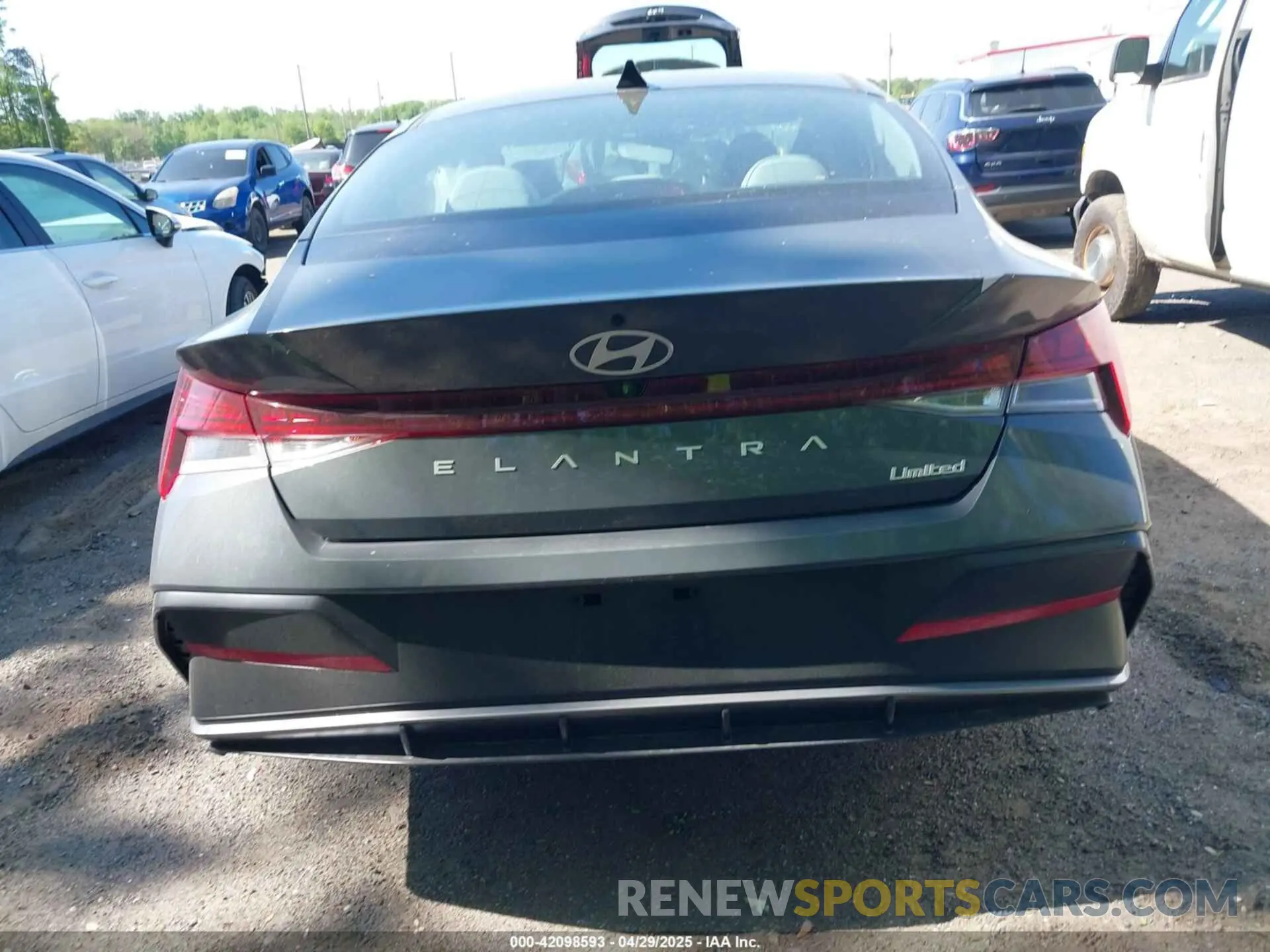 15 fotografías del automóvil dañado KMHLP4DG6SU957604 HYUNDAI ELANTRA 2025