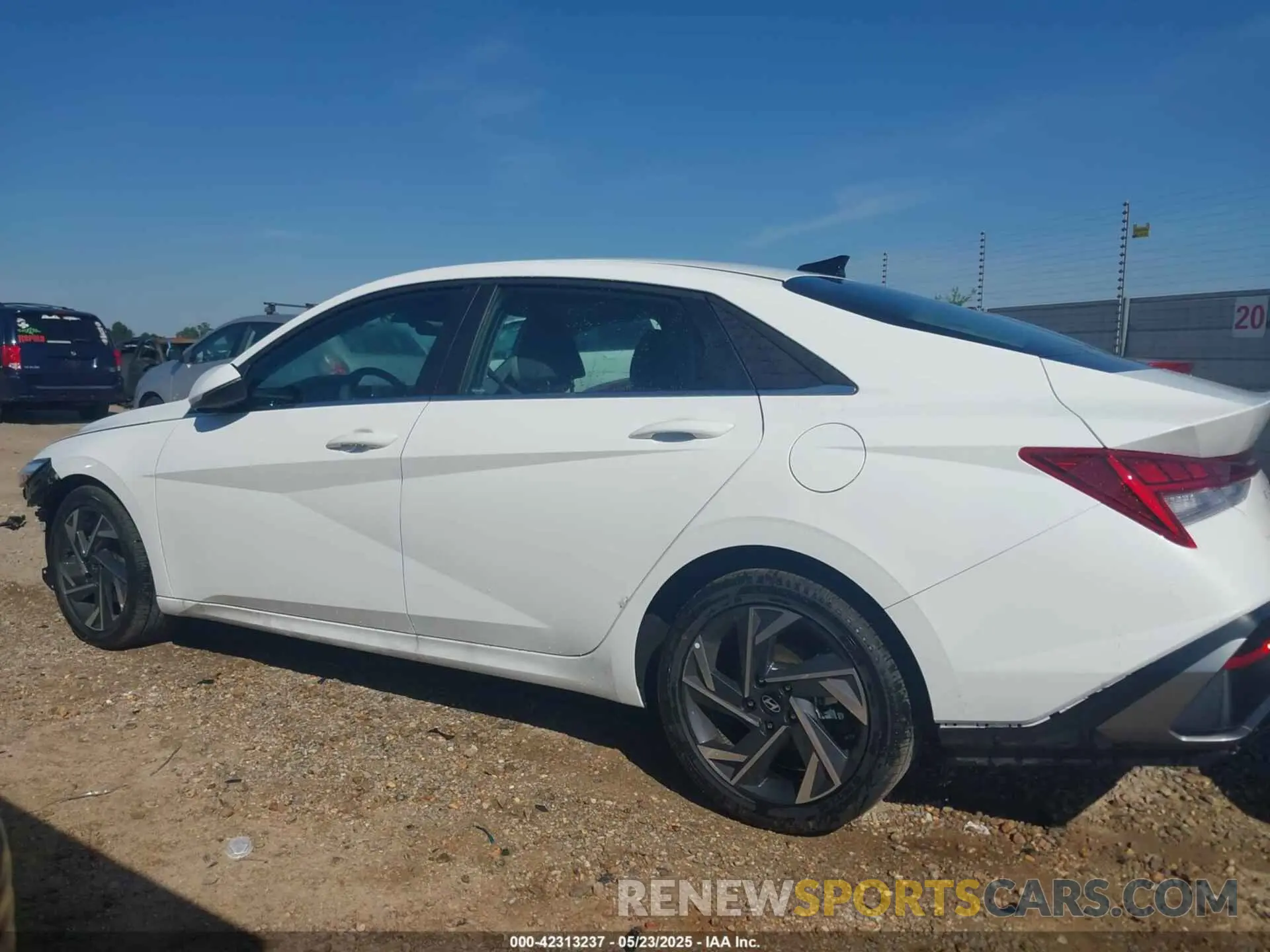 15 fotografías del automóvil dañado KMHLP4DGXSU959372 HYUNDAI ELANTRA 2025