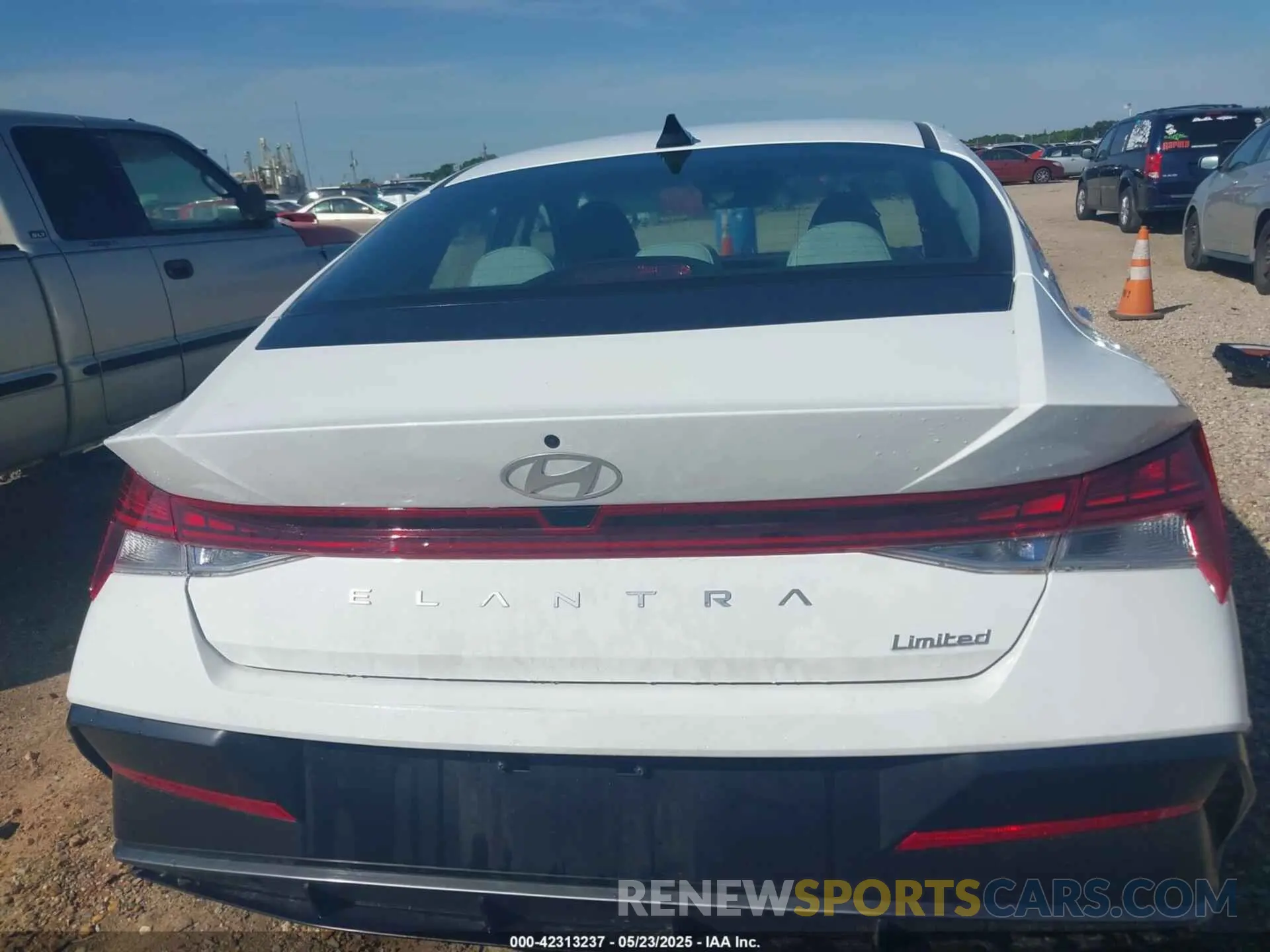 17 fotografías del automóvil dañado KMHLP4DGXSU959372 HYUNDAI ELANTRA 2025