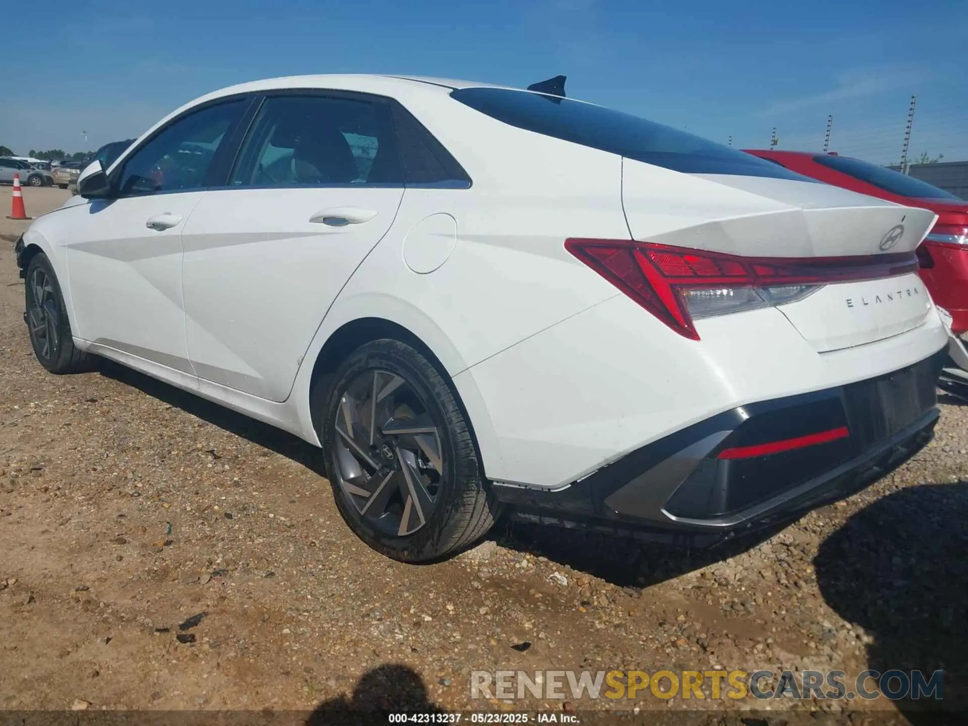 3 fotografías del automóvil dañado KMHLP4DGXSU959372 HYUNDAI ELANTRA 2025