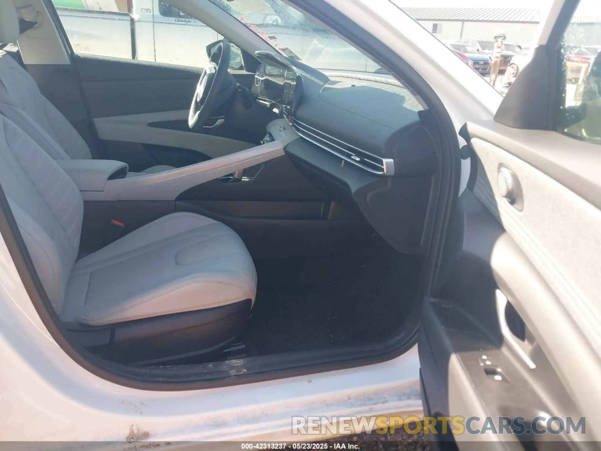 5 fotografías del automóvil dañado KMHLP4DGXSU959372 HYUNDAI ELANTRA 2025