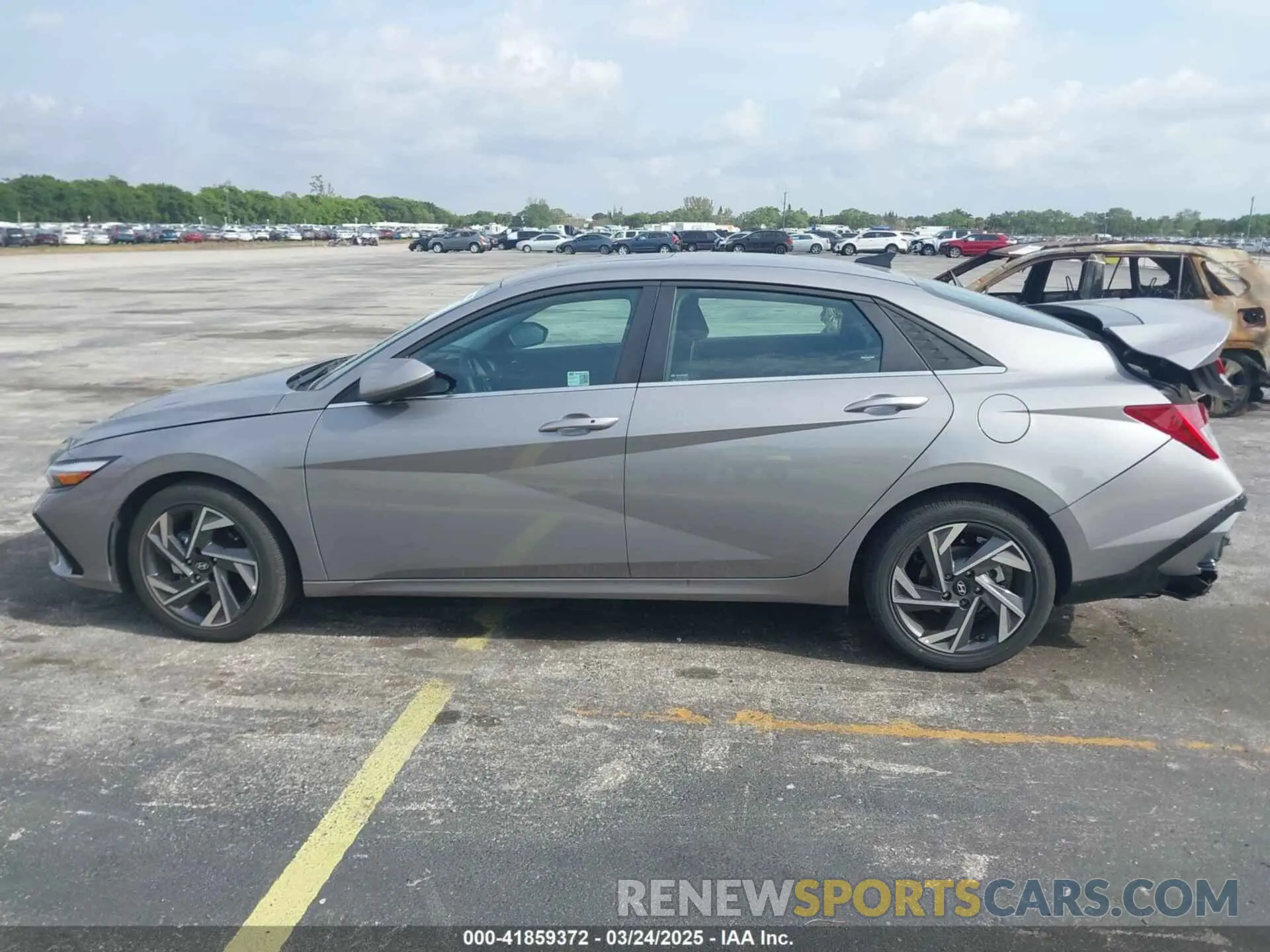 14 fotografías del automóvil dañado KMHLS4DG2SU930026 HYUNDAI ELANTRA 2025