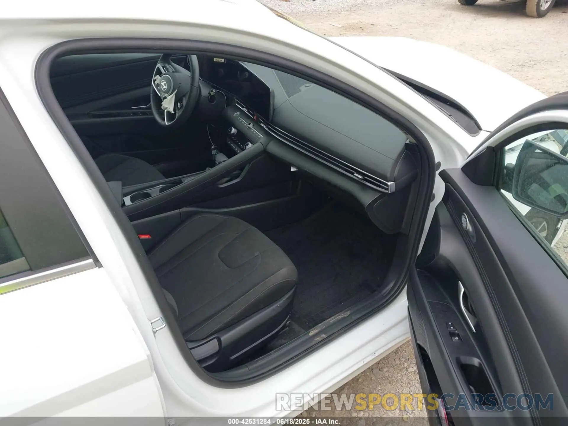 5 fotografías del automóvil dañado KMHLS4DG4SU972231 HYUNDAI ELANTRA 2025
