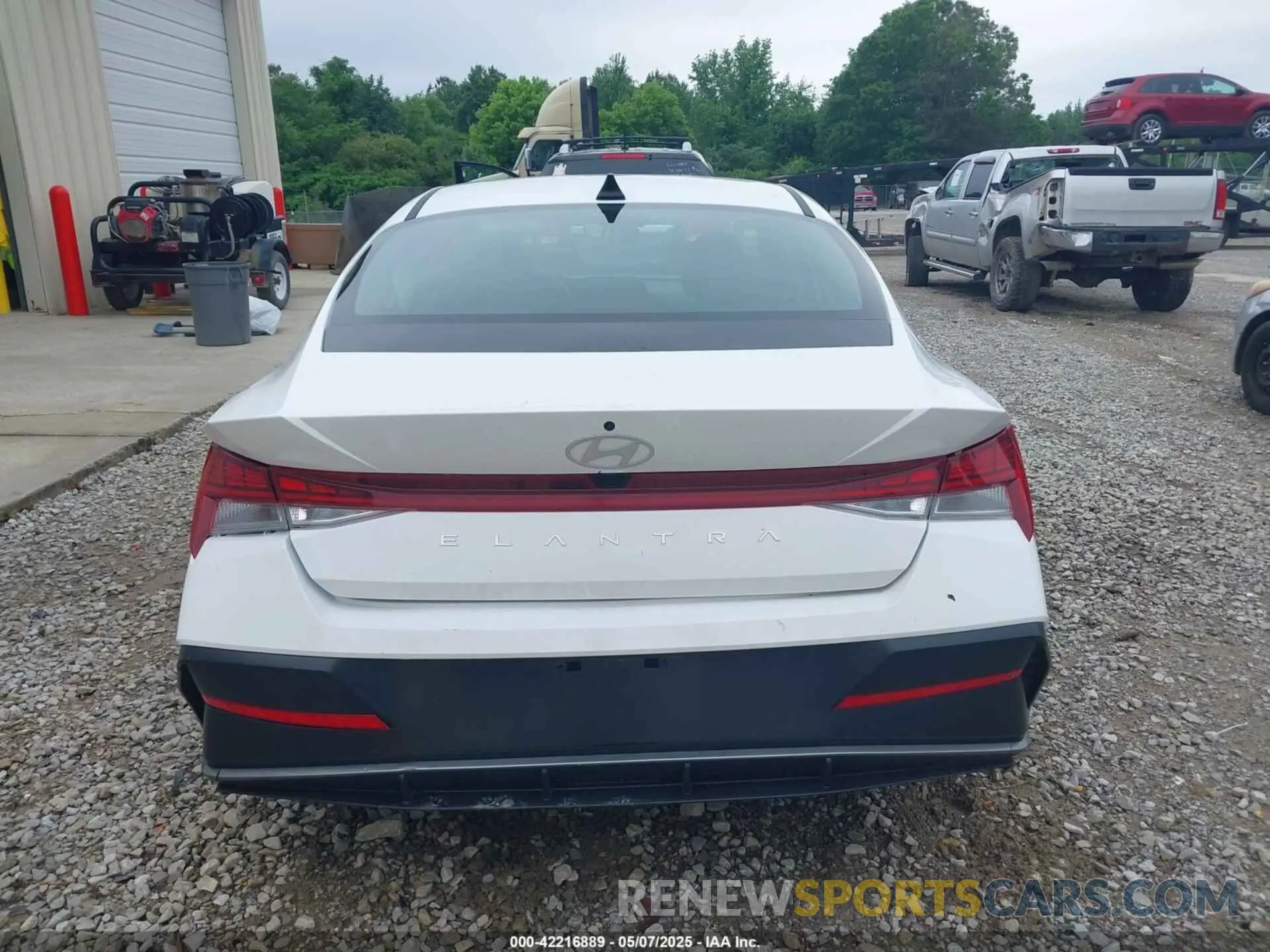 16 fotografías del automóvil dañado KMHLS4DG6SU898276 HYUNDAI ELANTRA 2025