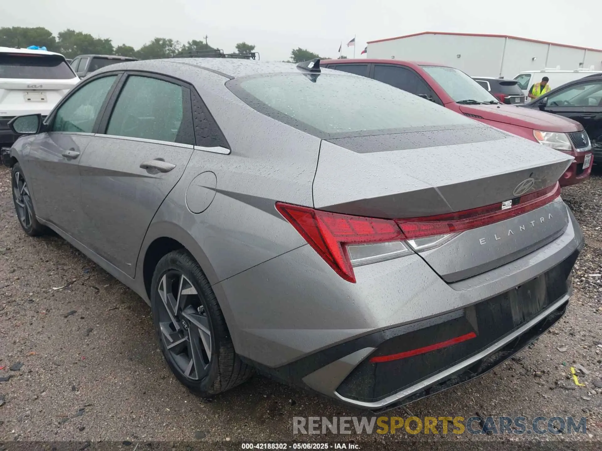 3 fotografías del automóvil dañado KMHLS4DG7SU952152 HYUNDAI ELANTRA 2025