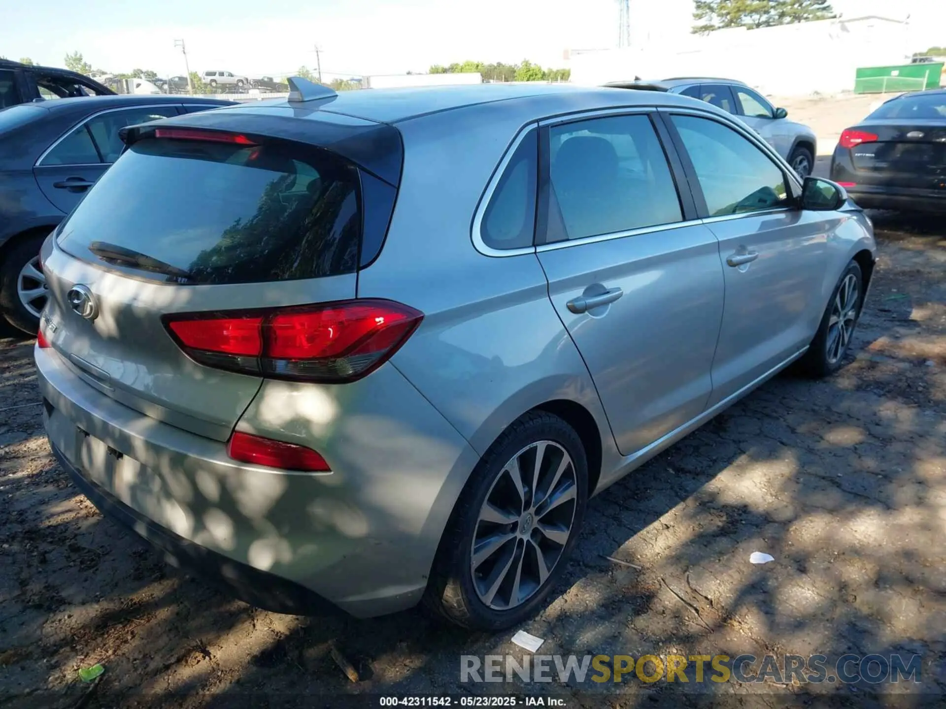 4 fotografías del automóvil dañado KMHH35LE3KU095045 HYUNDAI ELANTRA GT 2019