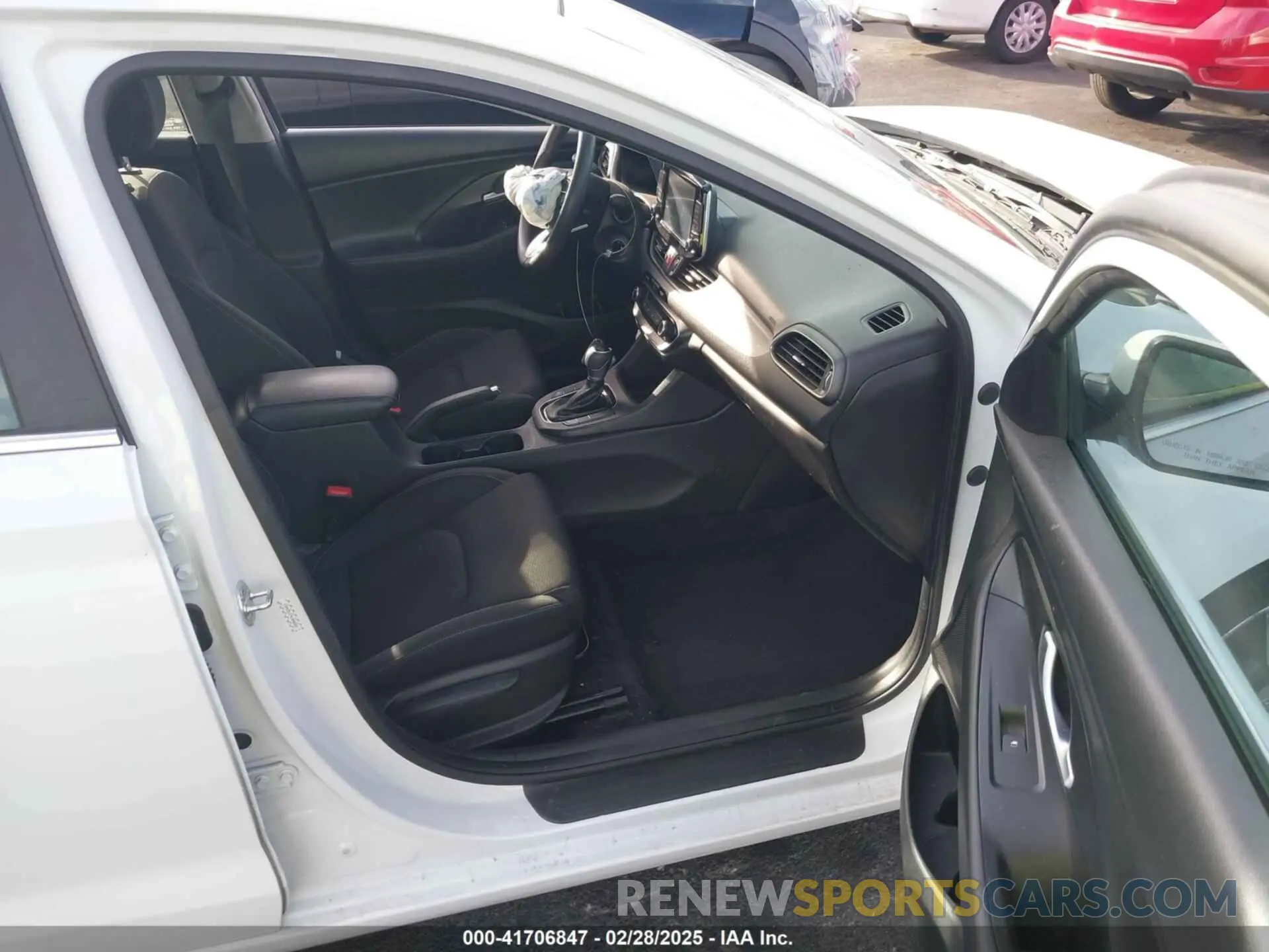 5 fotografías del automóvil dañado KMHH35LE7KU090303 HYUNDAI ELANTRA GT 2019
