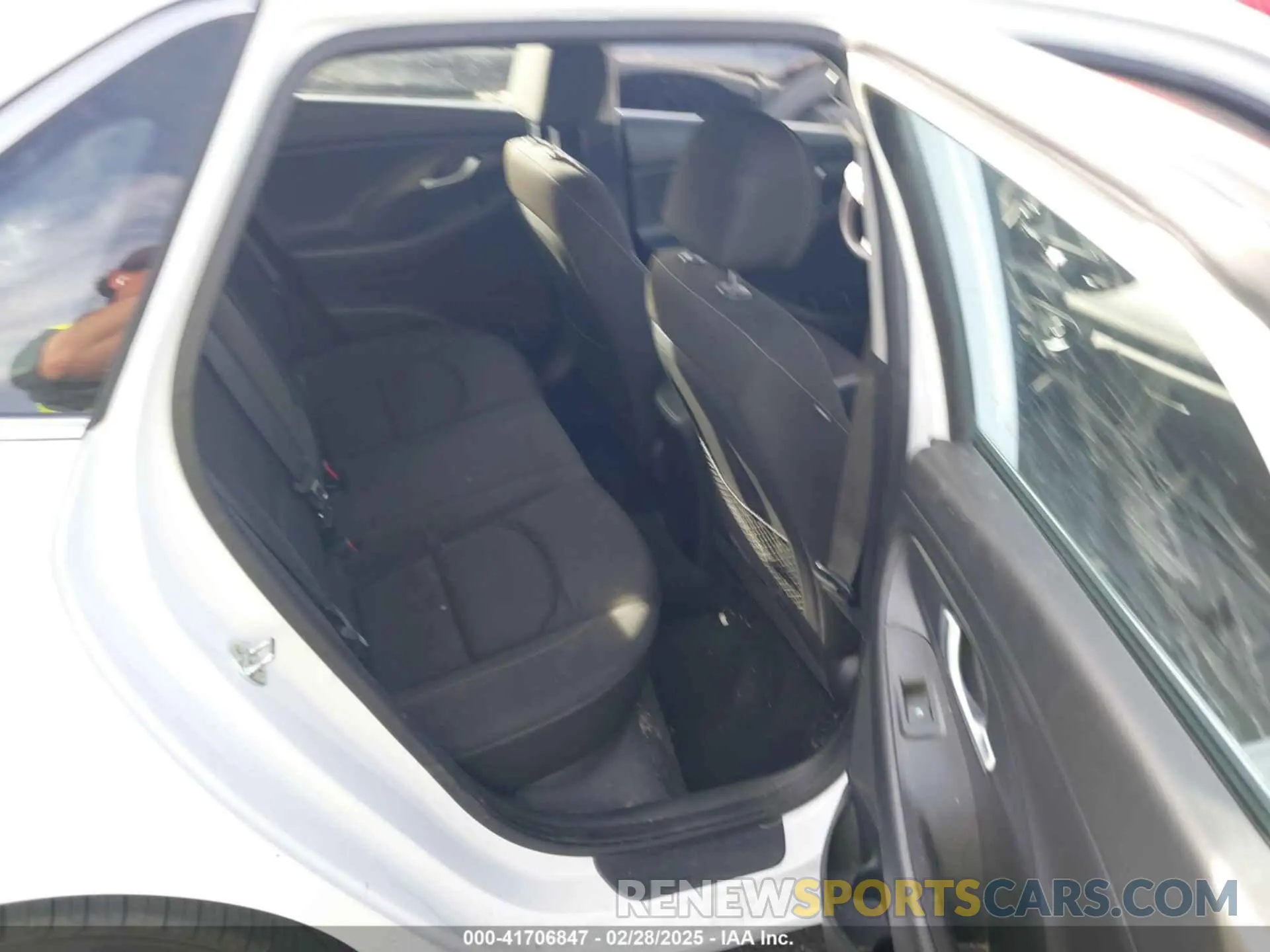 8 fotografías del automóvil dañado KMHH35LE7KU090303 HYUNDAI ELANTRA GT 2019