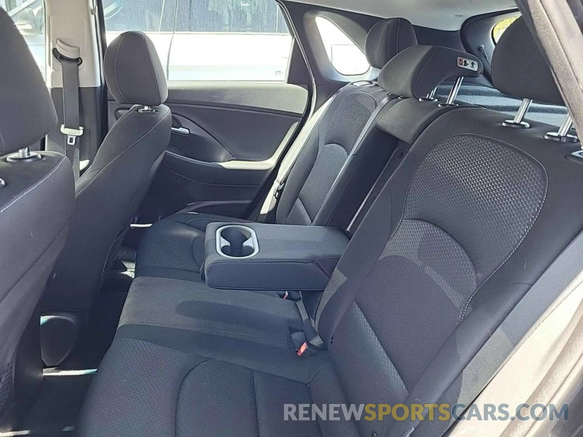 2 fotografías del automóvil dañado KMHH35LE9KU104055 HYUNDAI ELANTRA GT 2019